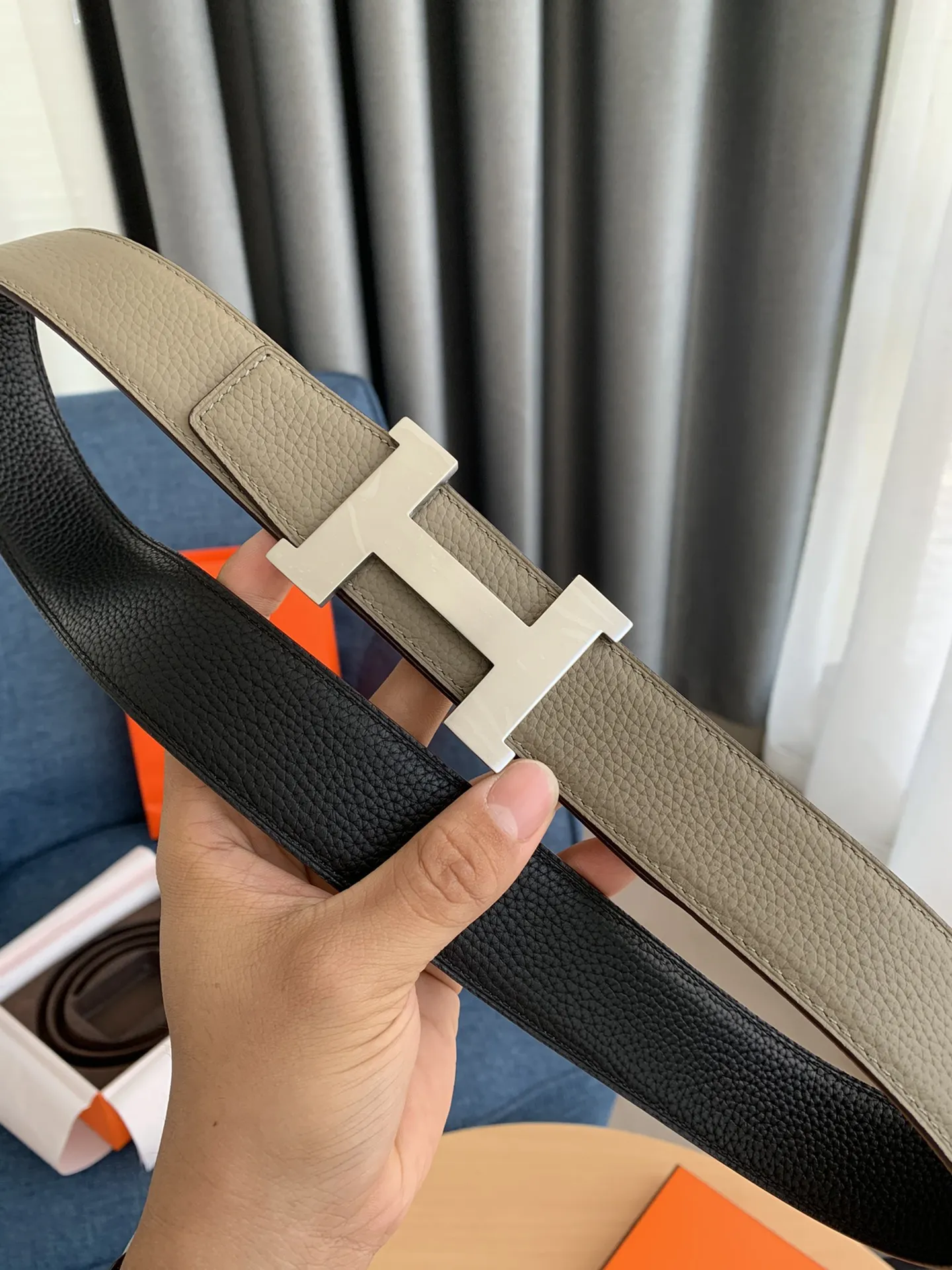 Hermès新作コンステンスベルトグレー革リバーシブル - 画像 (6)