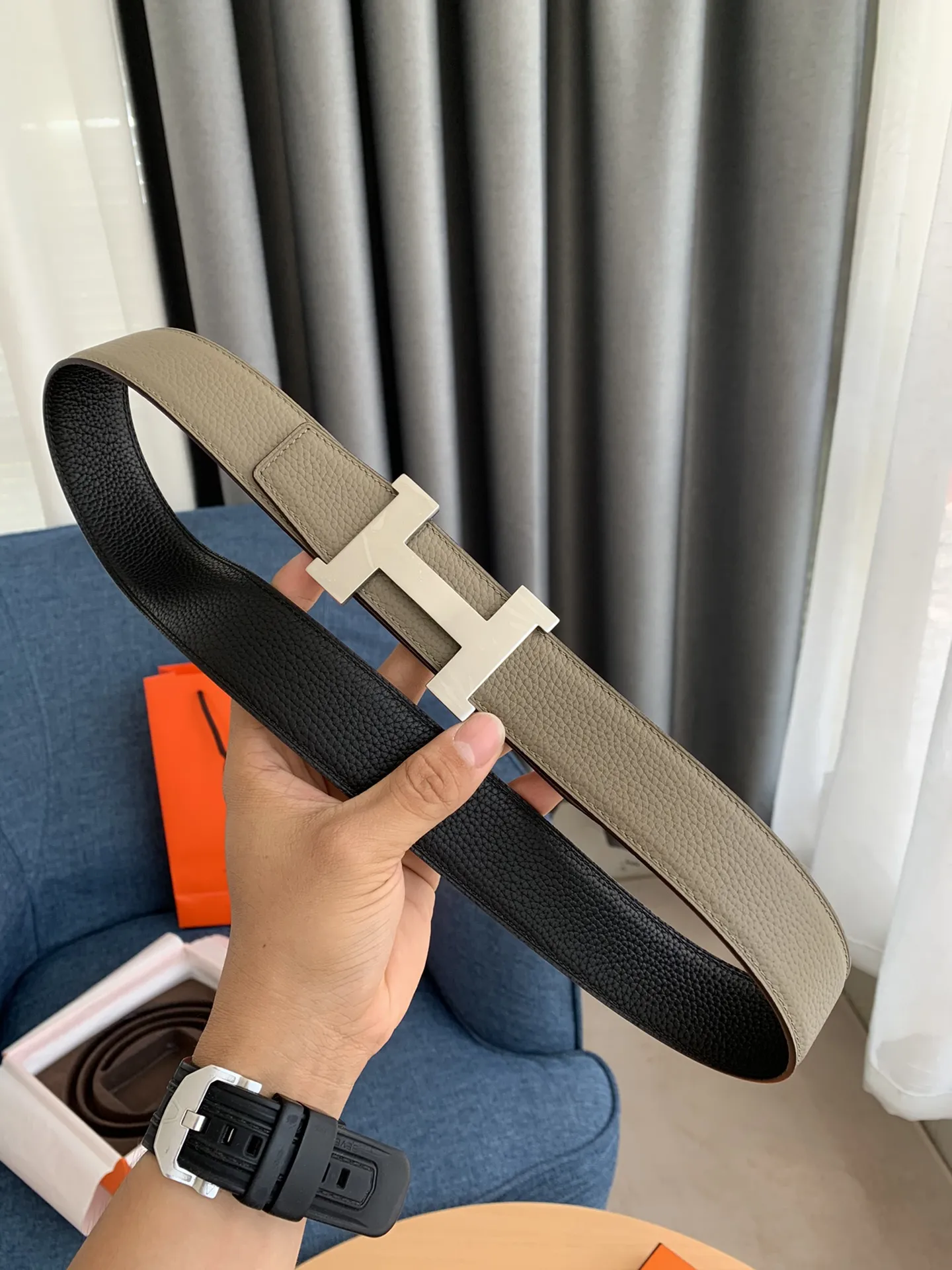 Hermès新作コンステンスベルトグレー革リバーシブル - 画像 (7)