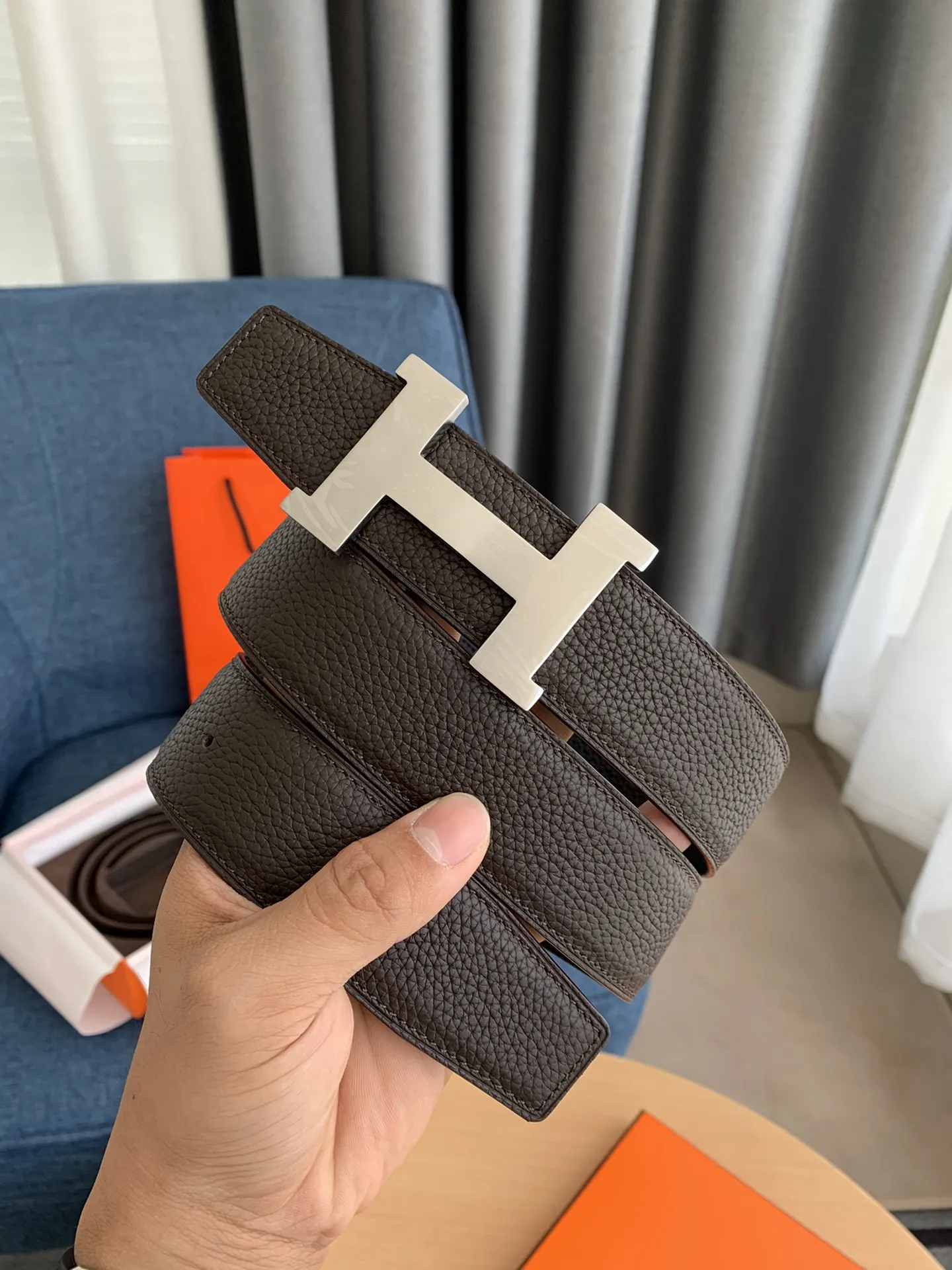 エルメス新作コンステンスベルト黒革リバーシブル