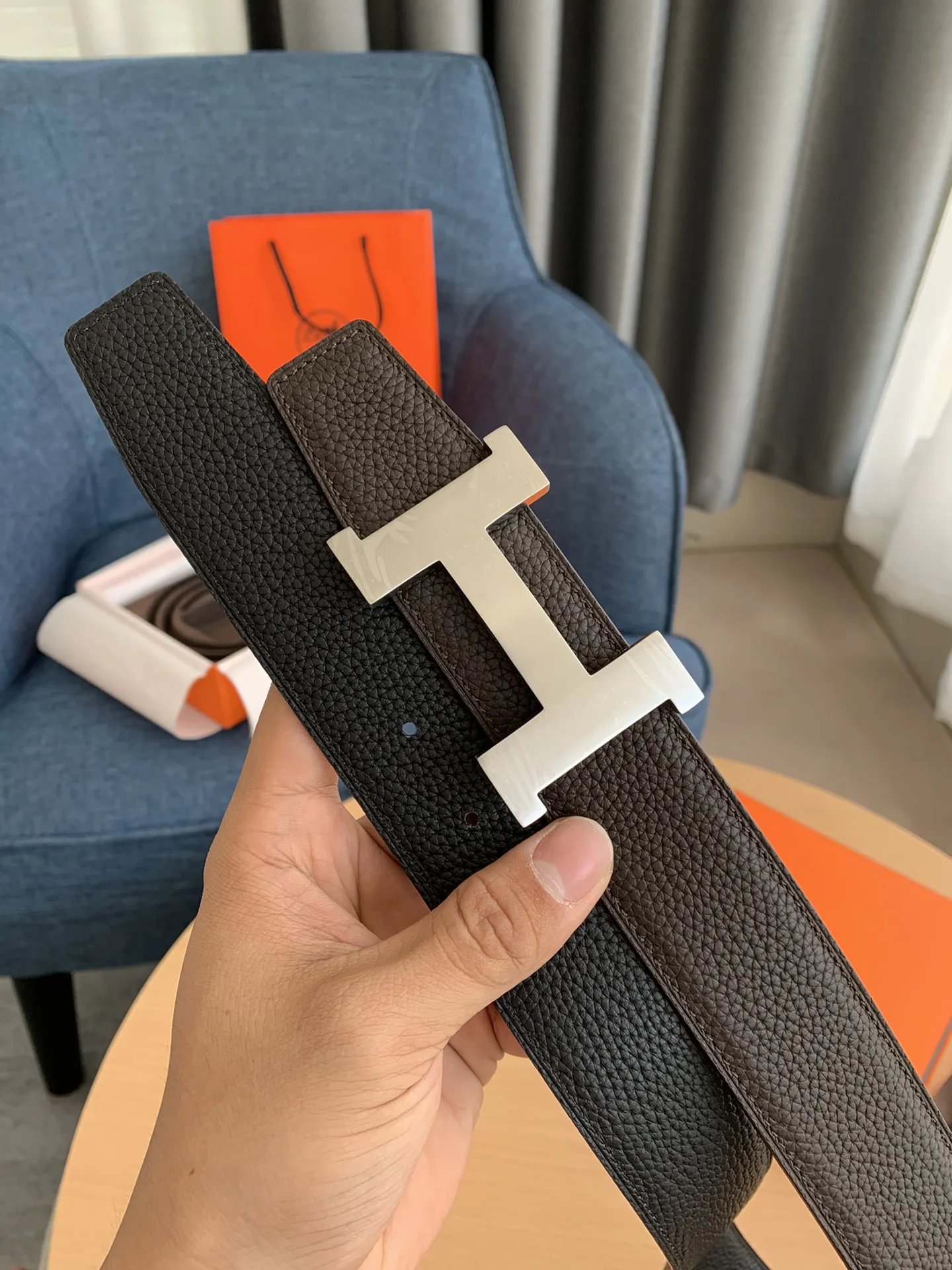 エルメス新作コンステンスベルト黒革リバーシブル - 画像 (4)