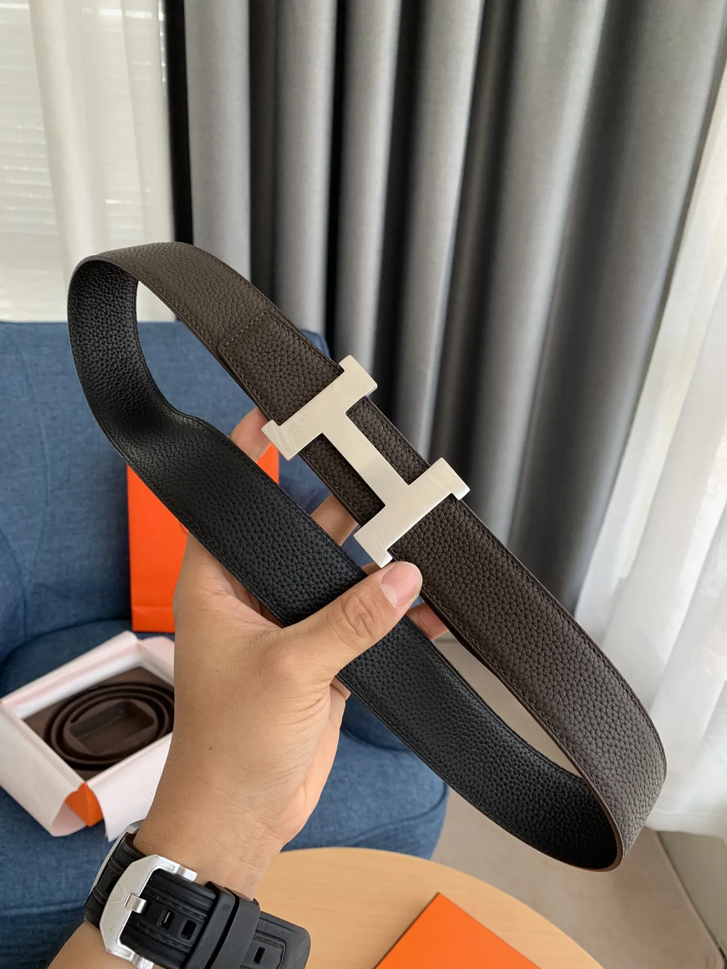 エルメス新作コンステンスベルト黒革リバーシブル - 画像 (7)