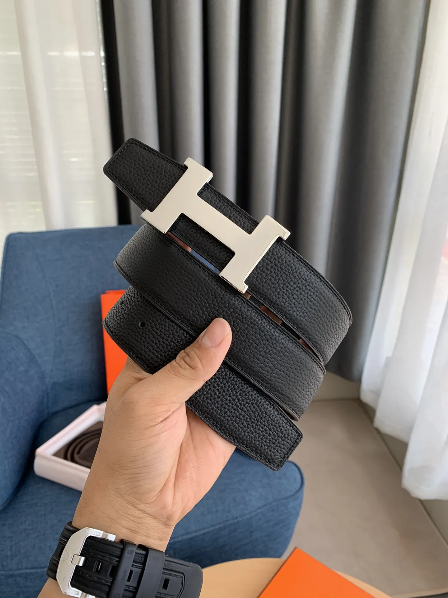 エルメス新作黒リバーシブルベルト38mm