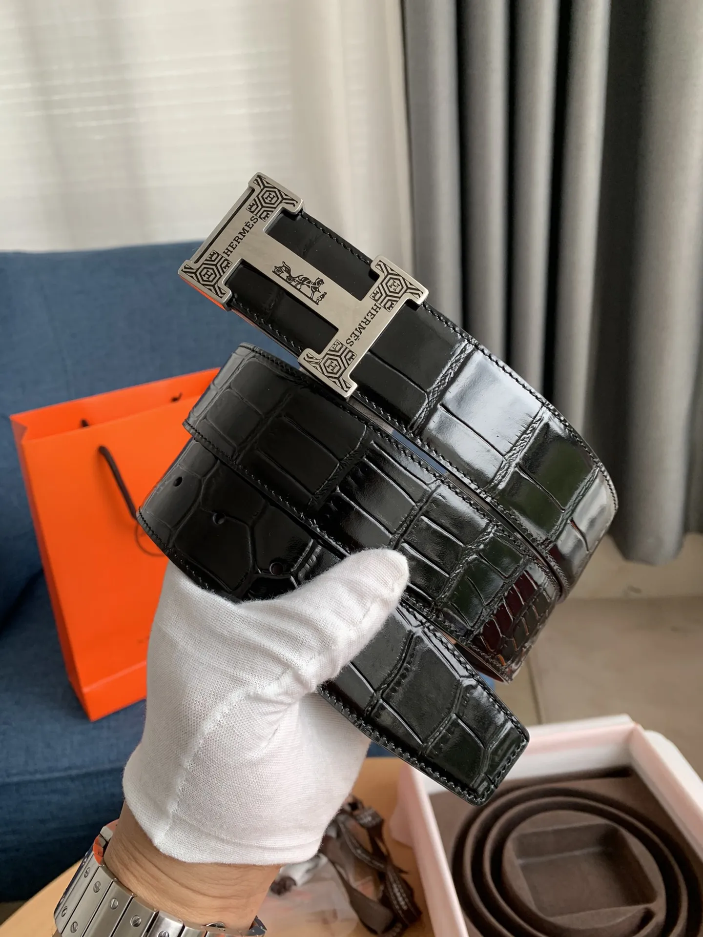 Hermès新作黒CONSTANCEベルトバックル