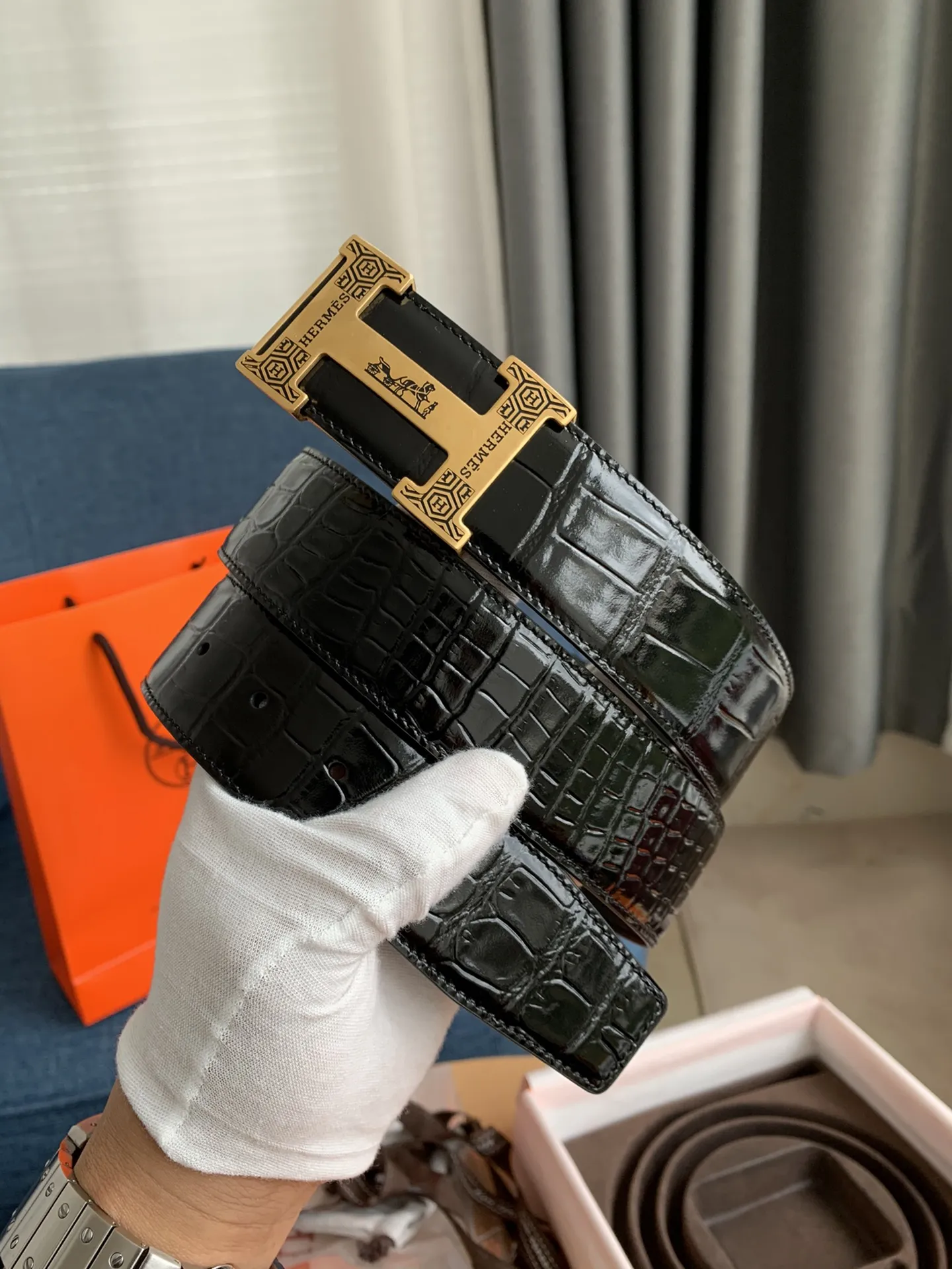 Hermès新作黒リバーシブルレザーベルト38mm - 画像 (7)