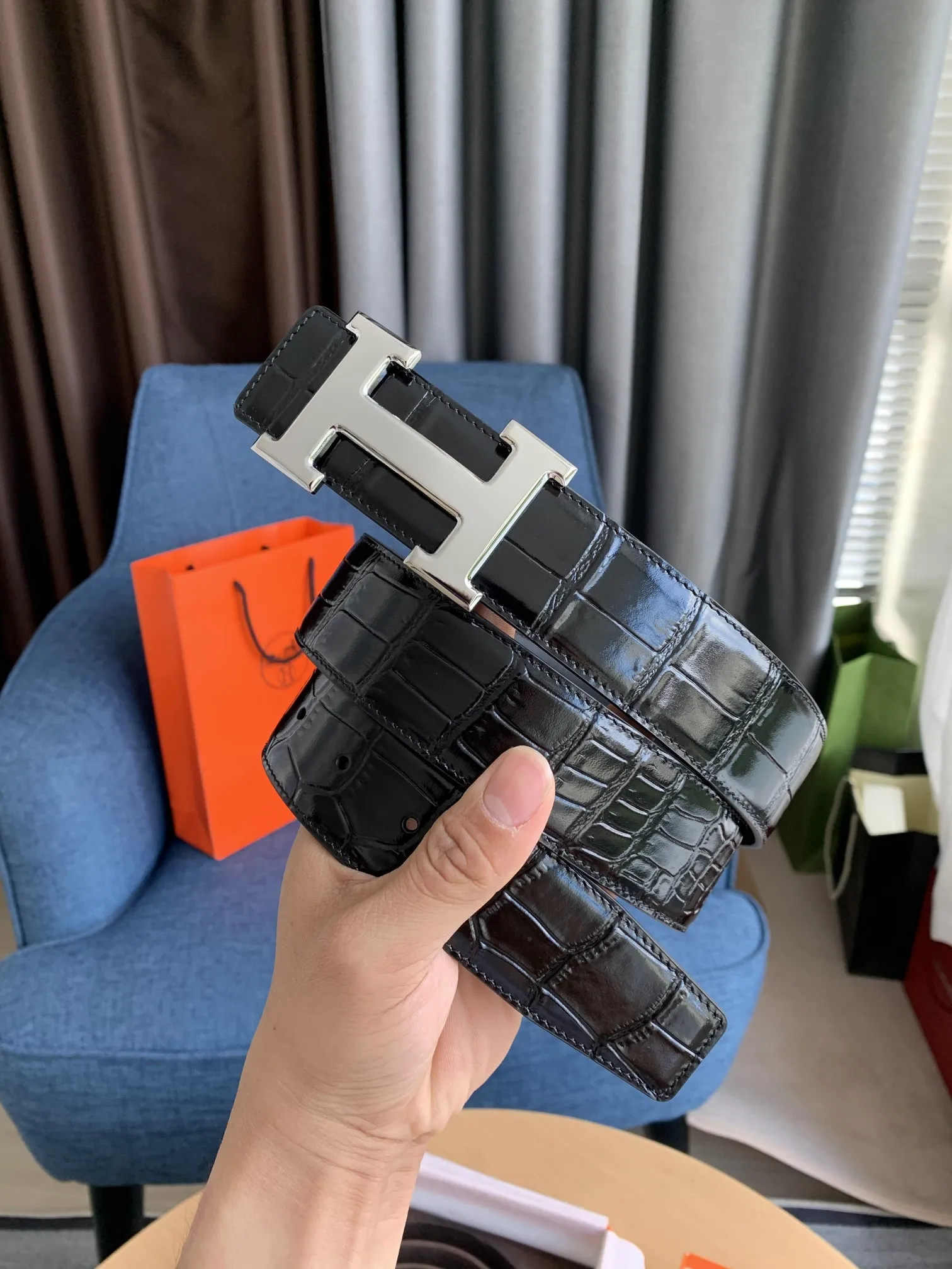 Hermès新作コンステンスベルトバックル黒レザー