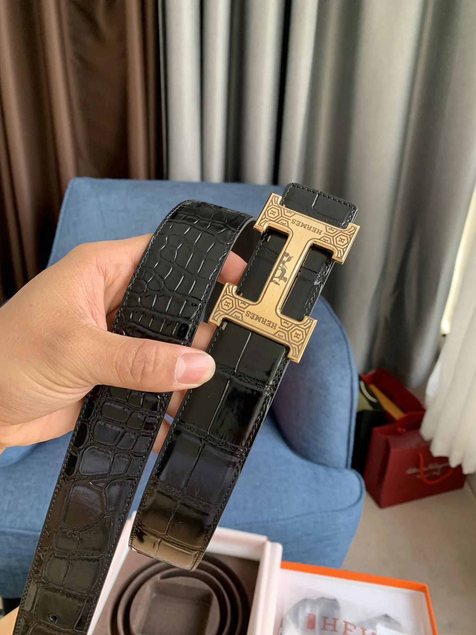 エルメス新作コンステンスベルト黒革リバーシブル - 画像 (3)
