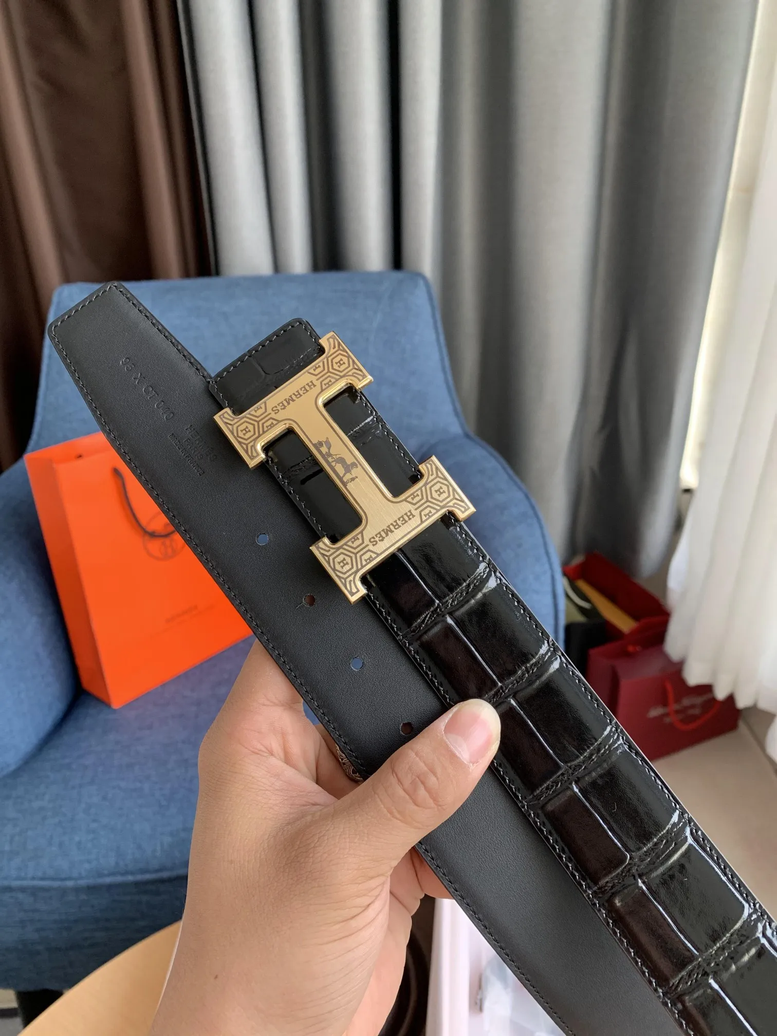 エルメス新作コンステンスベルト黒革リバーシブル - 画像 (4)