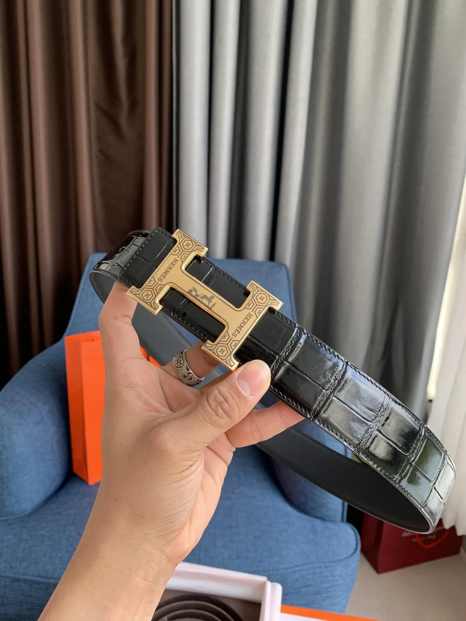 エルメス新作コンステンスベルト黒革リバーシブル - 画像 (6)