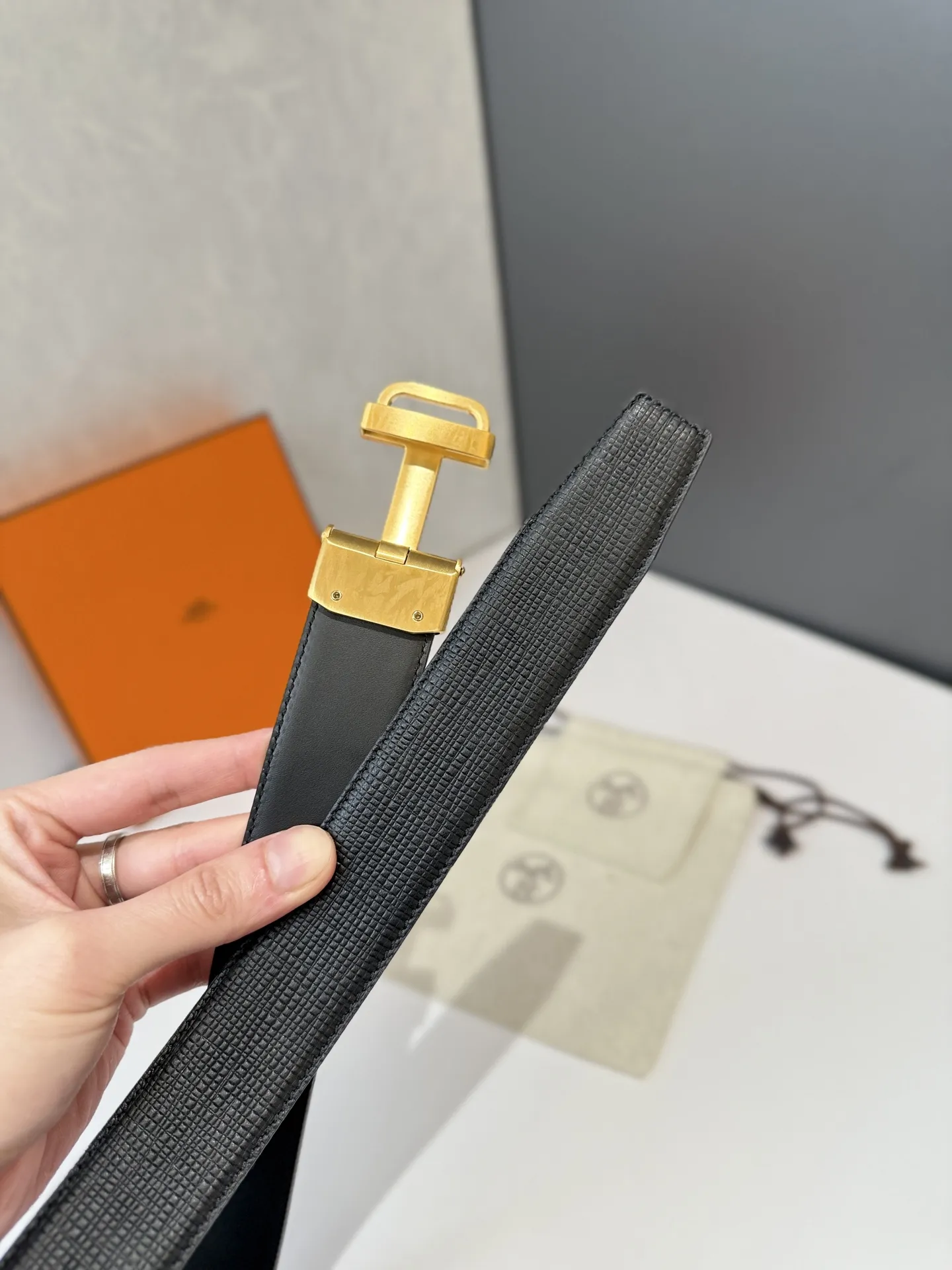 エルメス ブラックレザー自動平滑扣ベルト - 画像 (5)