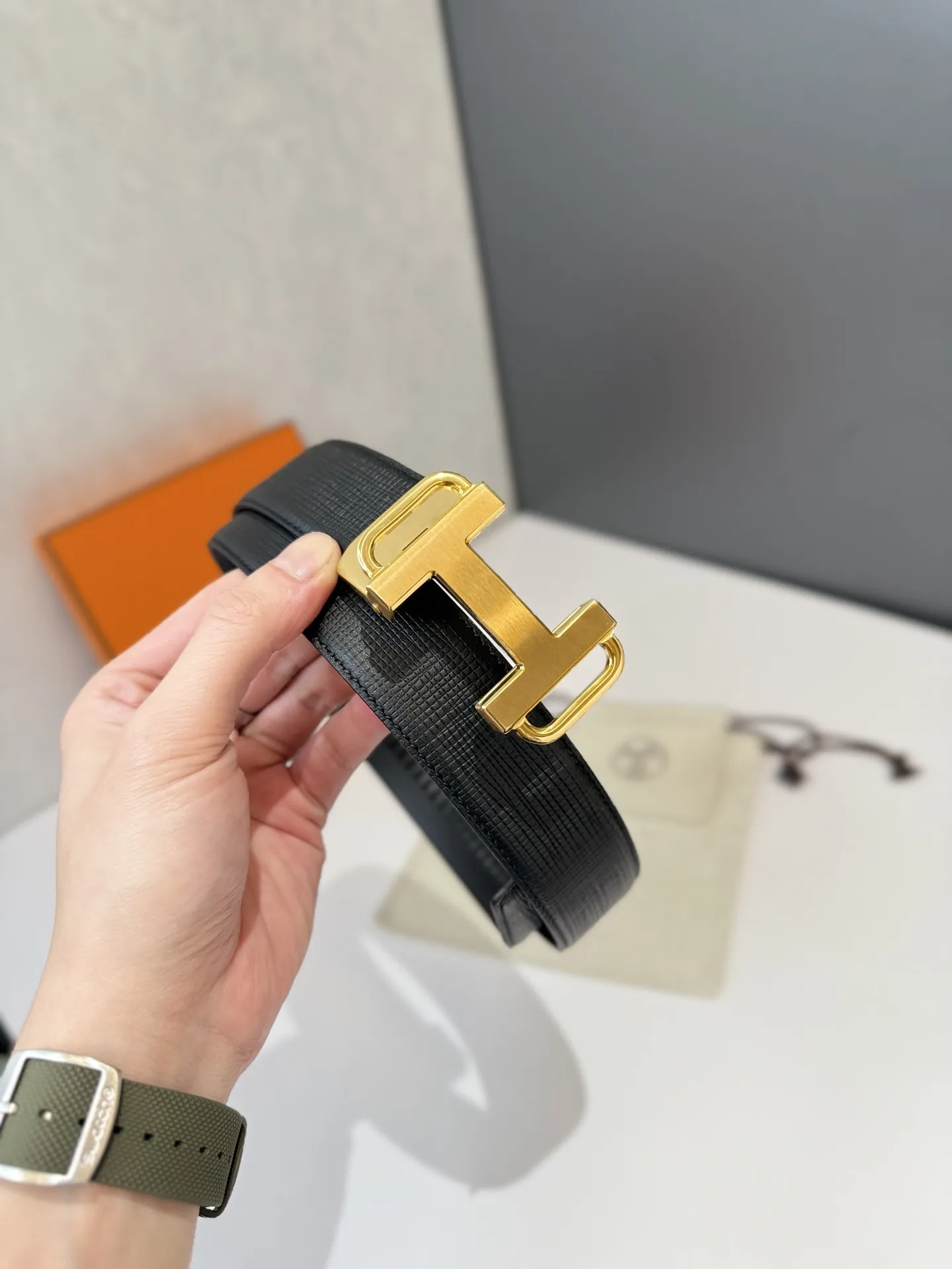エルメス ブラックレザー自動平滑扣ベルト - 画像 (7)
