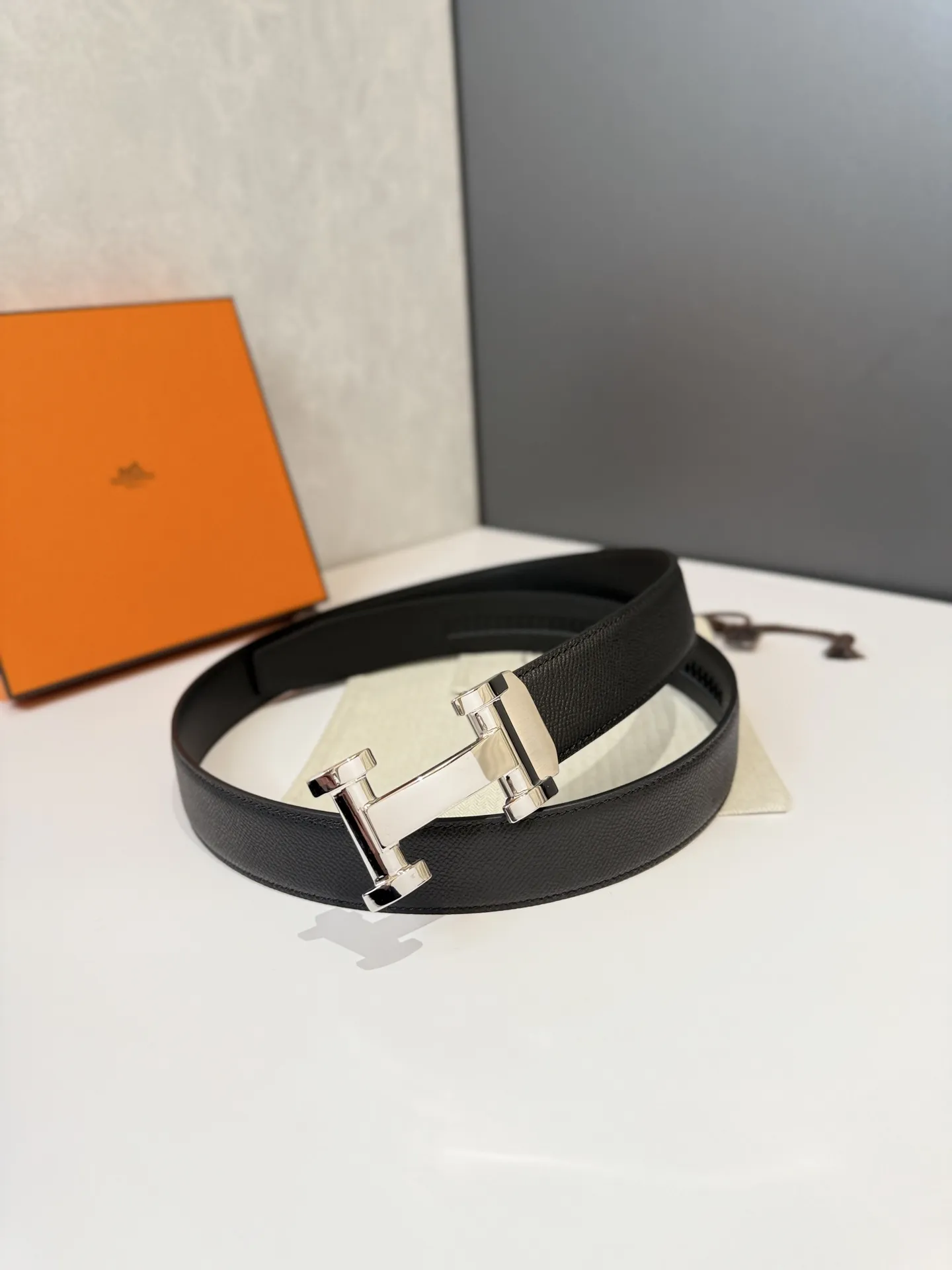 エルメス 新作 ブラック 自動スムーズバックルベルト - 画像 (4)