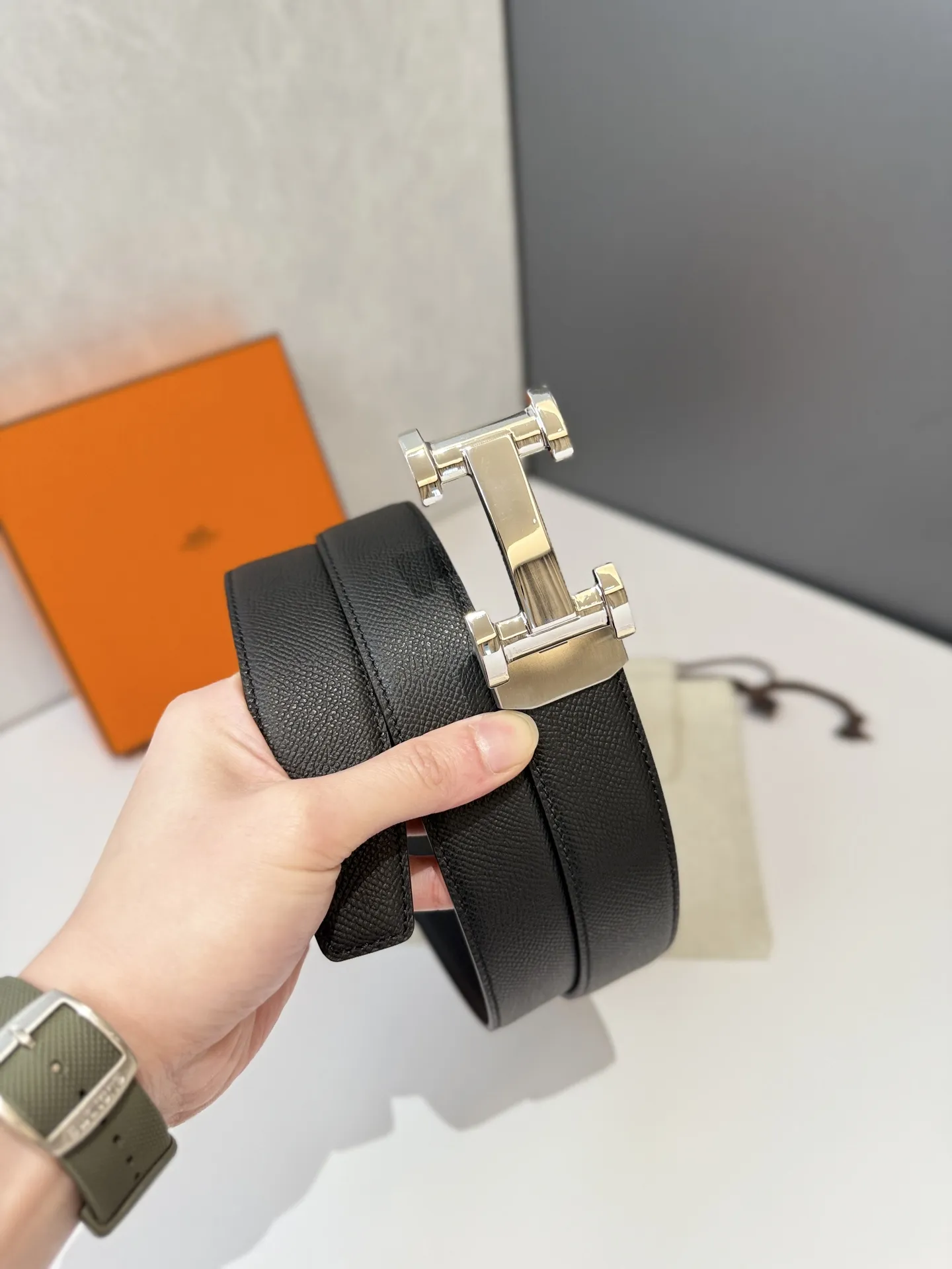 エルメス 新作 ブラック 自動スムーズバックルベルト - 画像 (5)