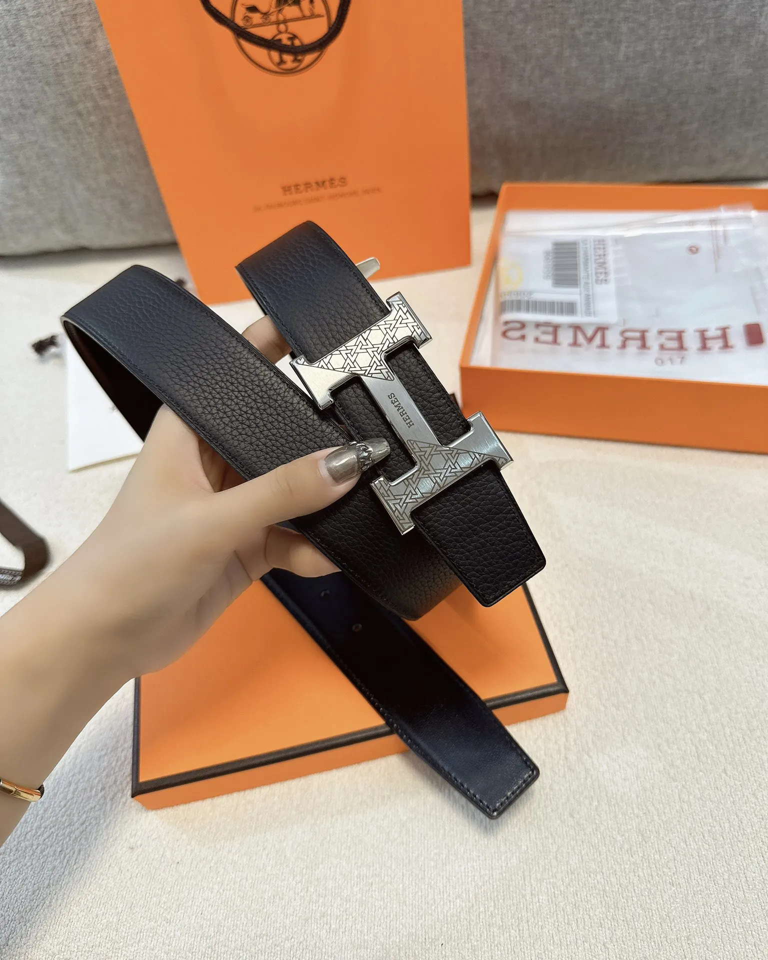 エルメス新作黒レザーベルトHバックル