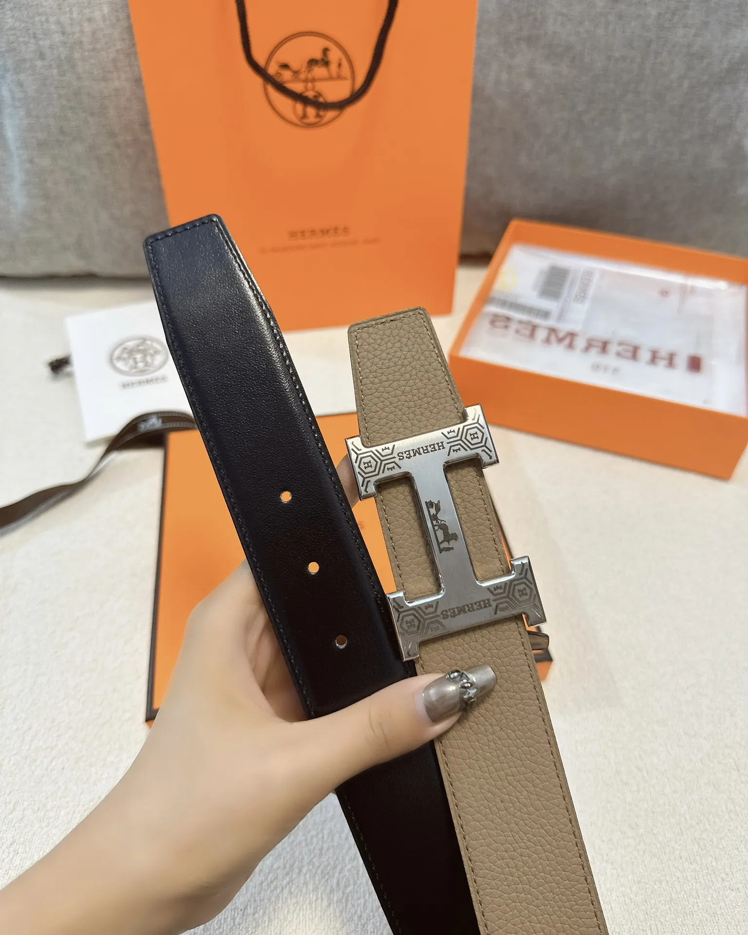 エルメス新作ベージュレザーベルトHバックル - 画像 (3)