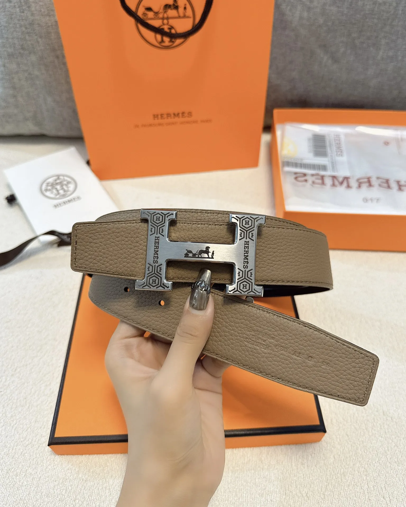 エルメス新作ベージュレザーベルトHバックル - 画像 (4)