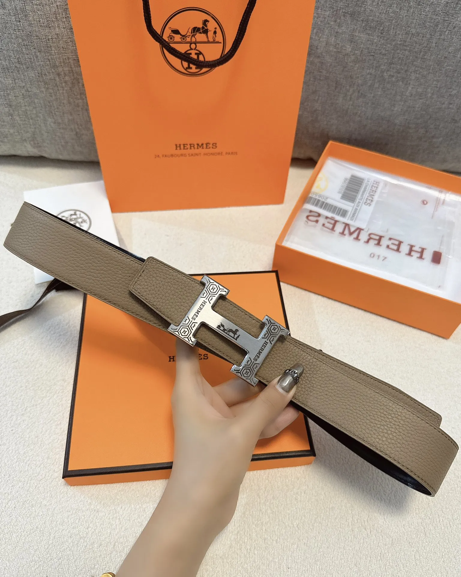 エルメス新作ベージュレザーベルトHバックル - 画像 (5)
