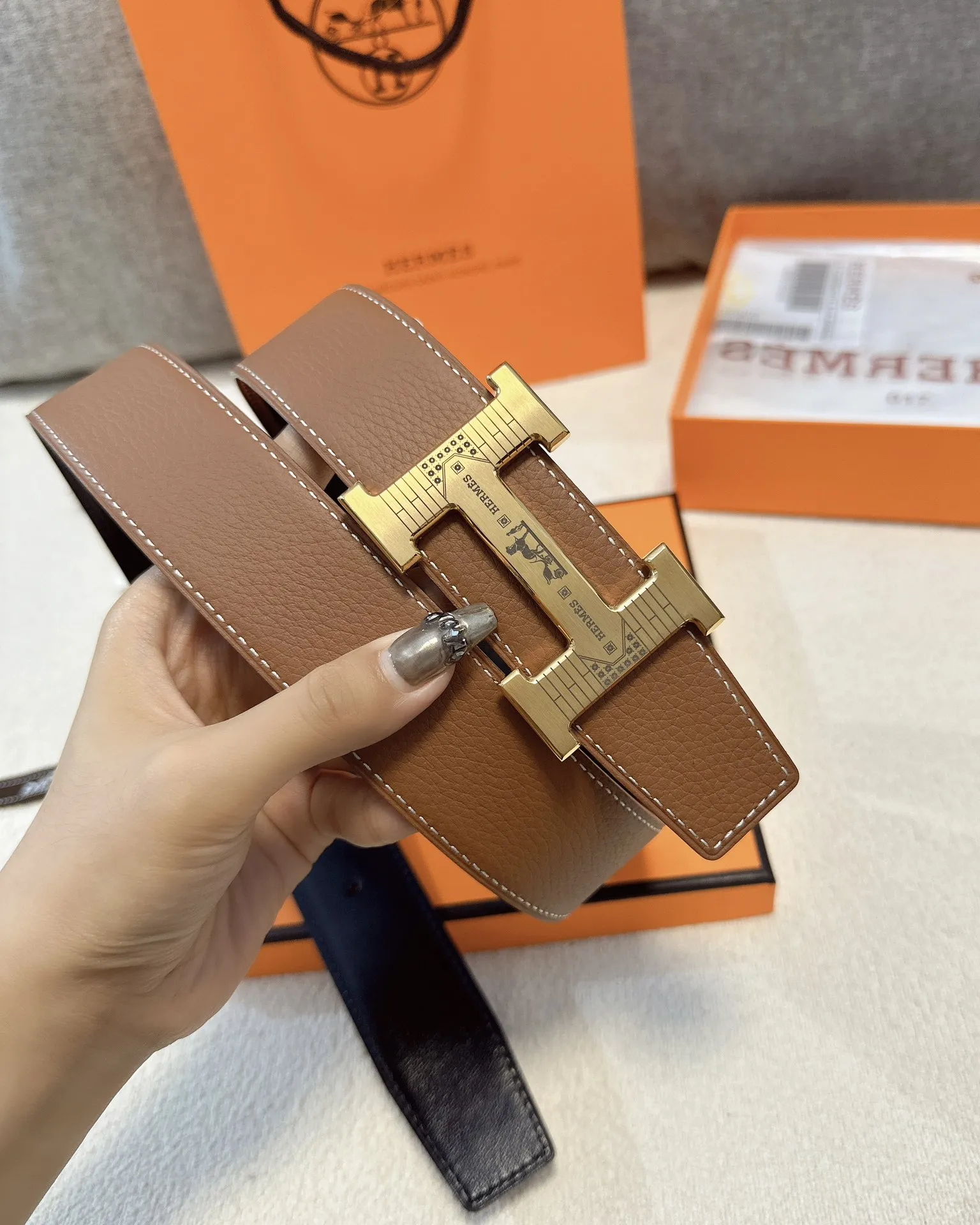 エルメス新作レザーベルトHバックル