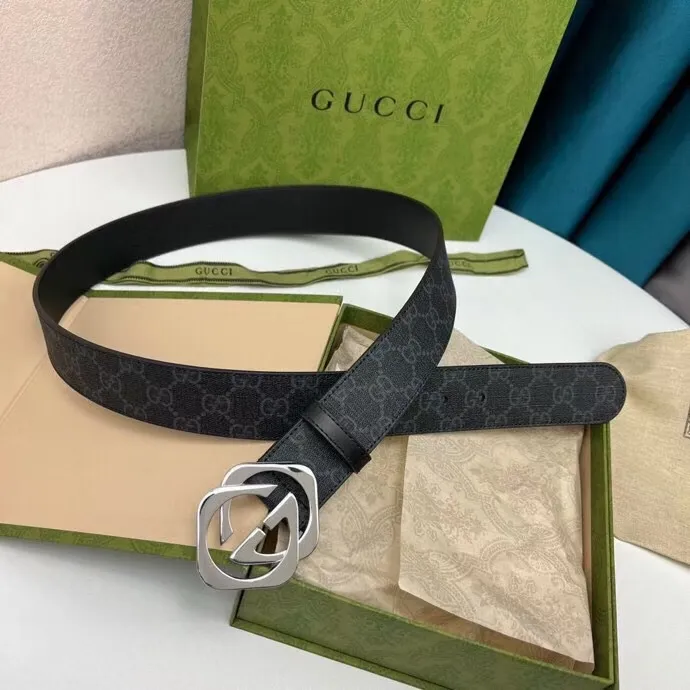 GUCCI GG 新作黒ベルト菱形バックル