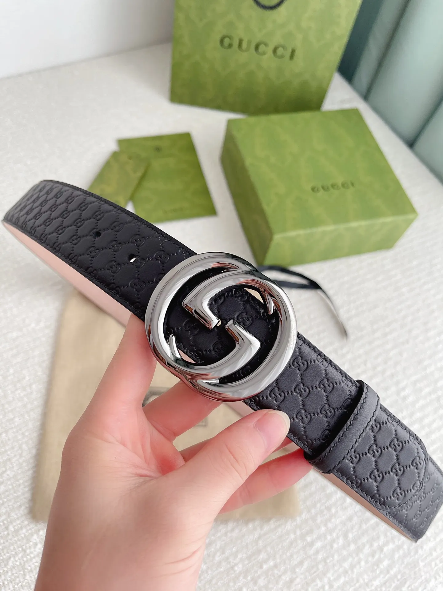 Gucci 新作 黒 ベルト 4.0cm 圧小花デザイン - 画像 (3)