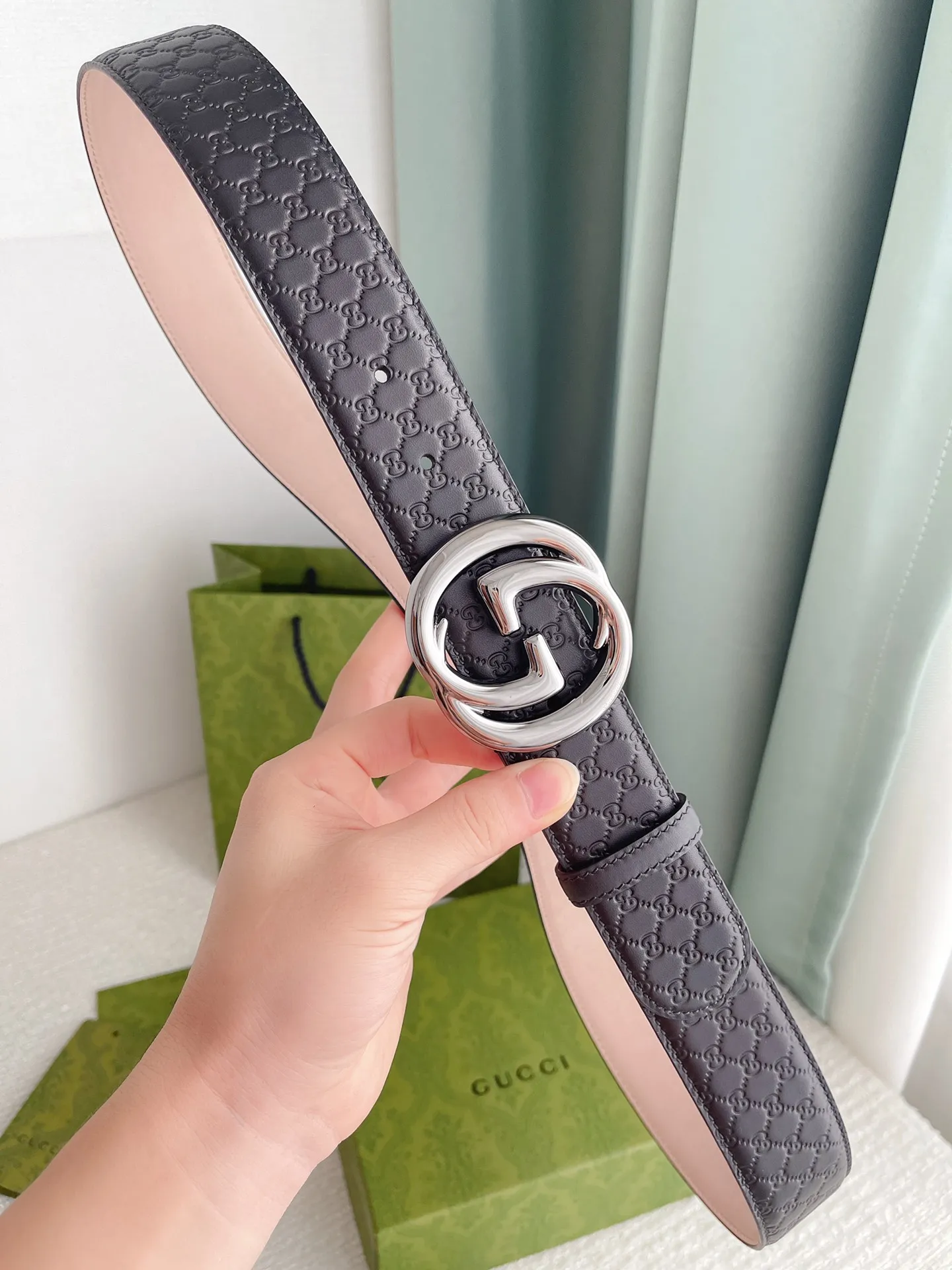 Gucci 新作 黒 ベルト 4.0cm 圧小花デザイン - 画像 (5)