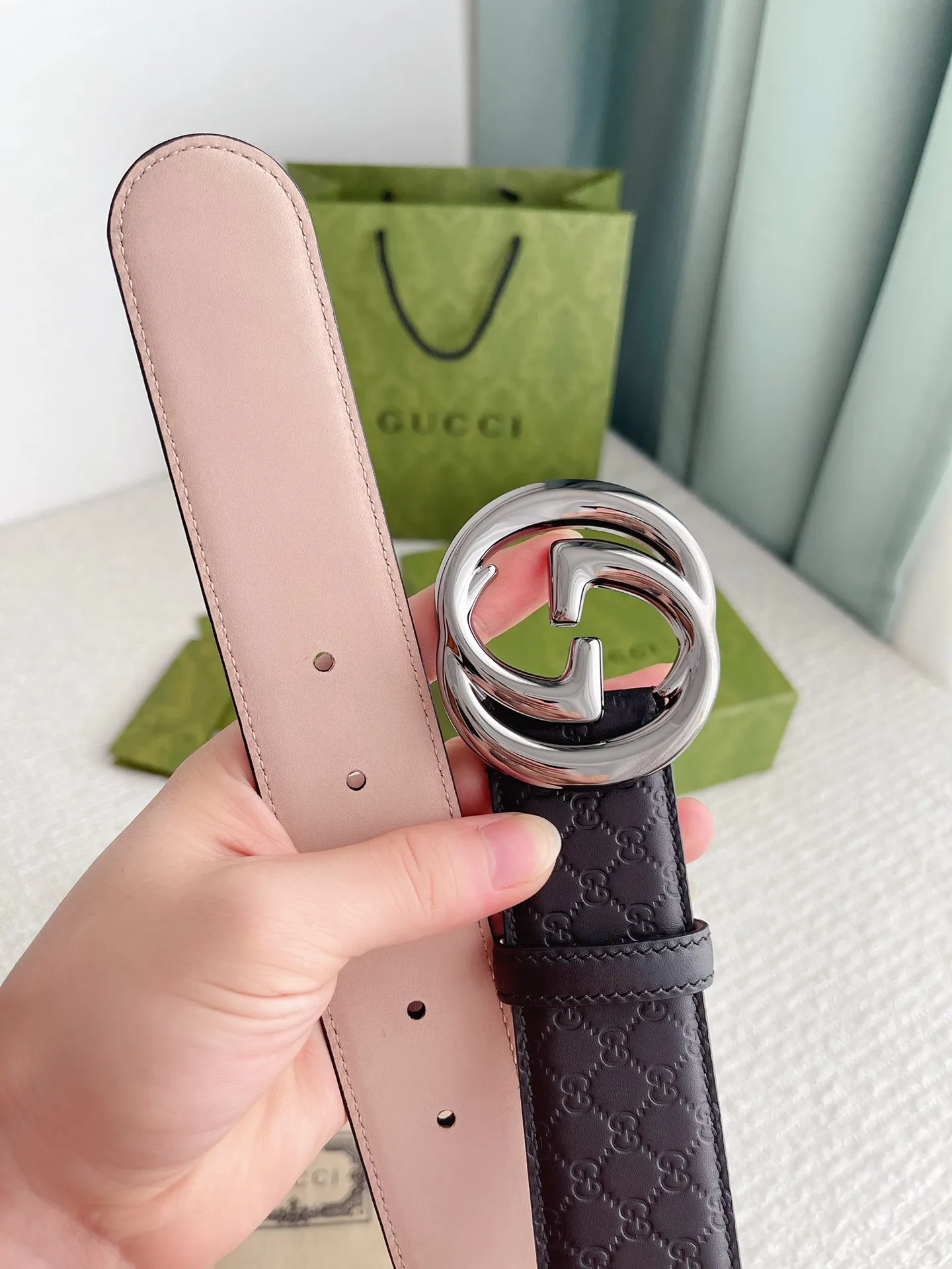 Gucci 新作 黒 ベルト 4.0cm 圧小花デザイン - 画像 (6)