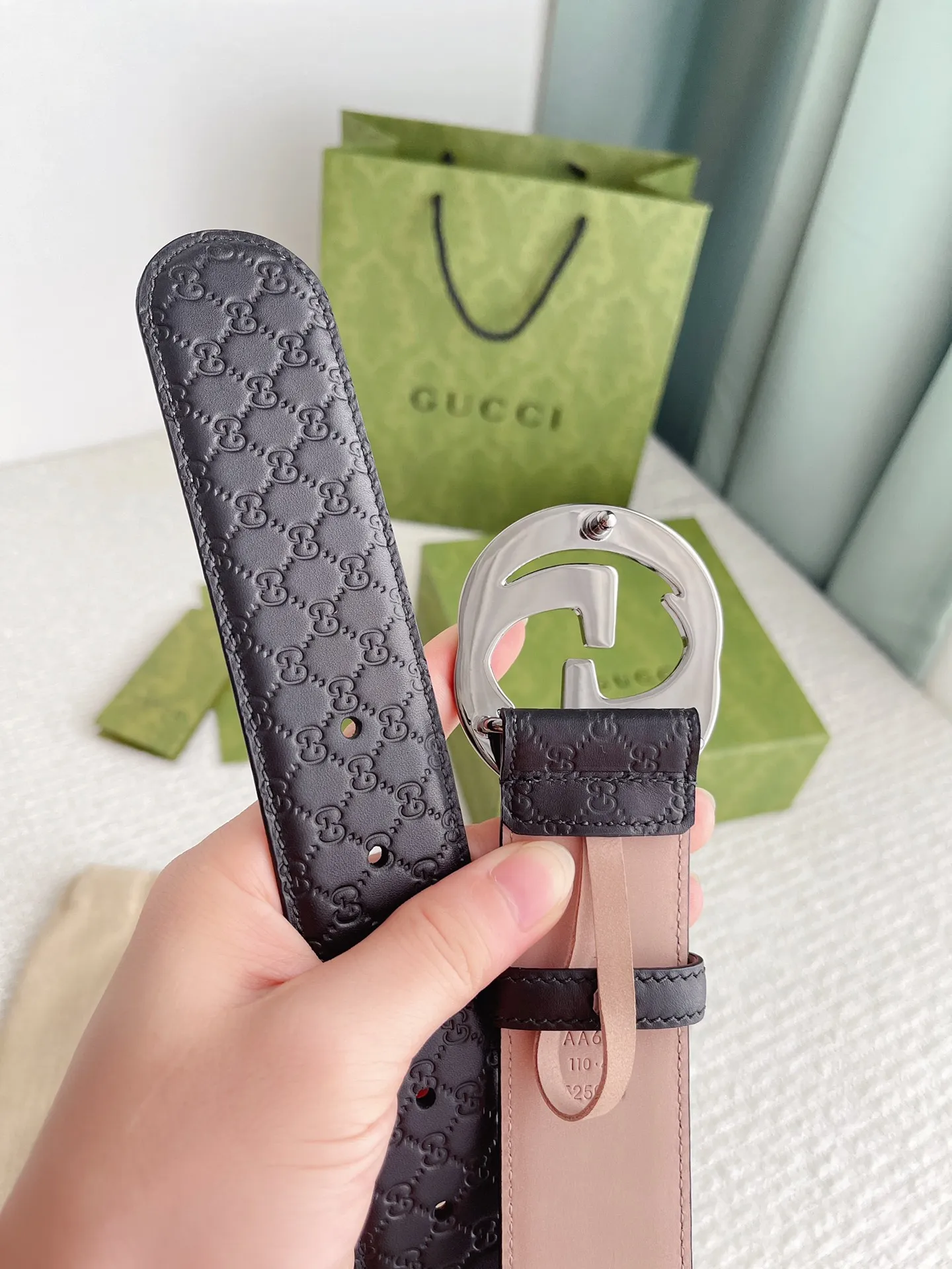 Gucci 新作 黒 ベルト 4.0cm 圧小花デザイン - 画像 (7)