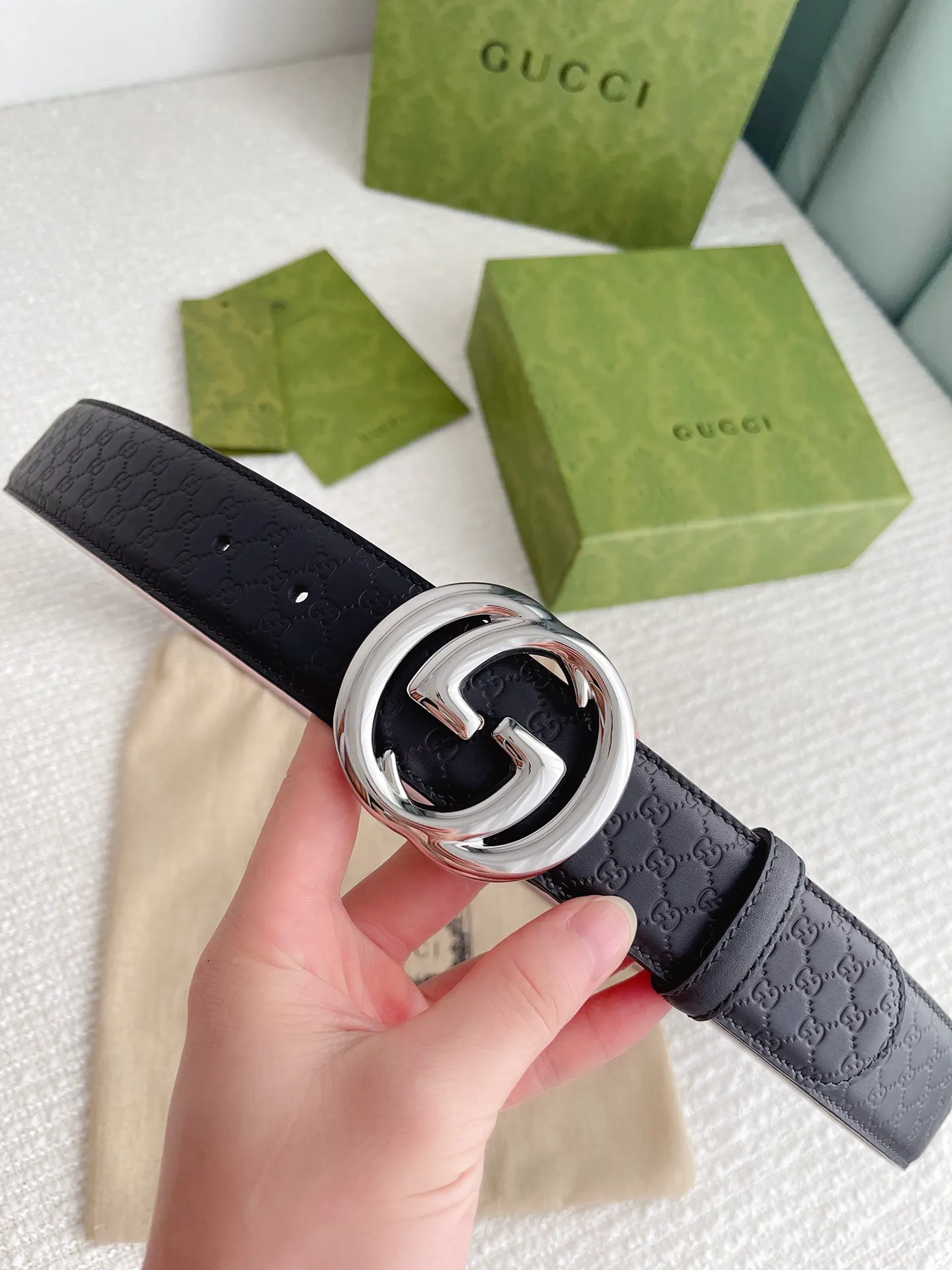 Gucci 新作ブラックベルト シルバーバックル - 画像 (3)