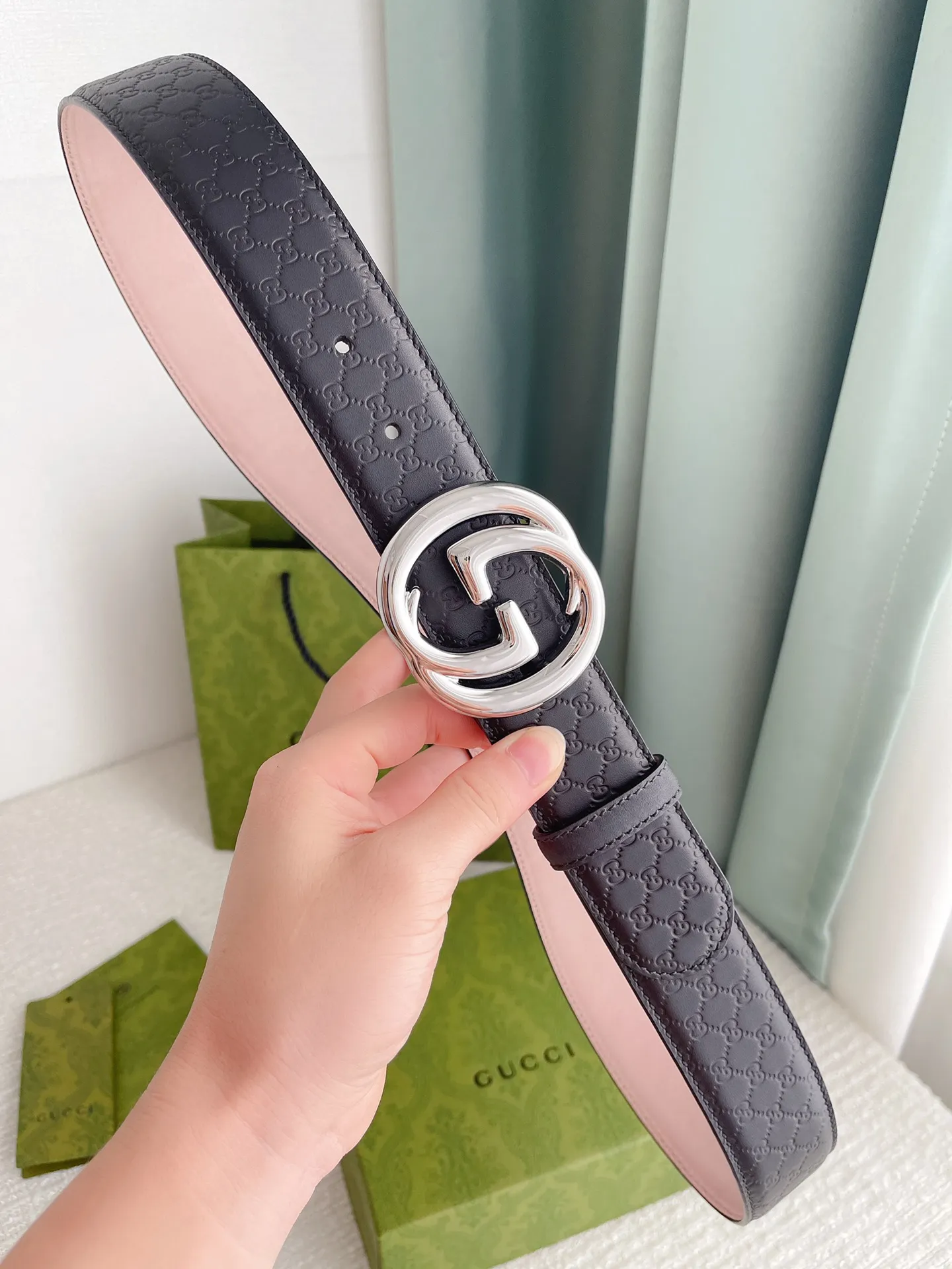 Gucci 新作ブラックベルト シルバーバックル - 画像 (5)