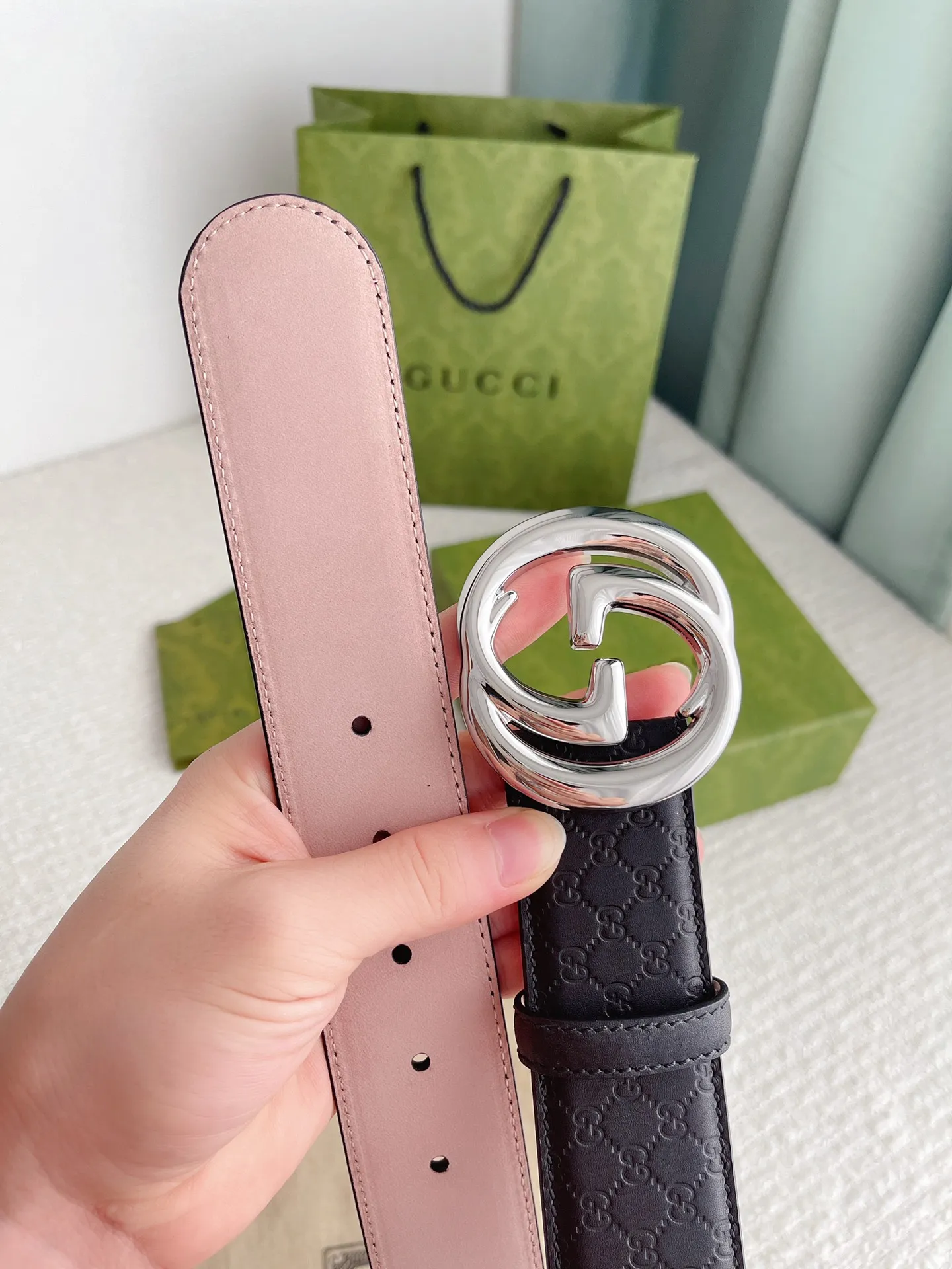 Gucci 新作ブラックベルト シルバーバックル - 画像 (6)