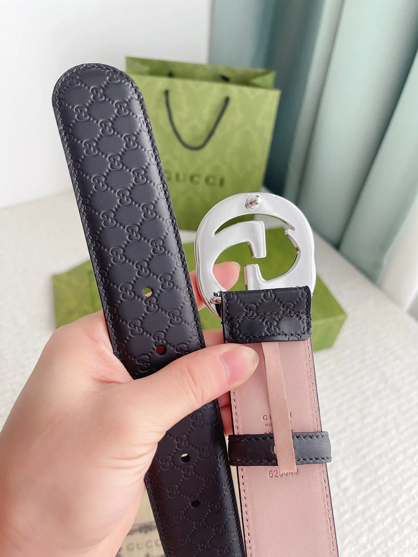 Gucci 新作ブラックベルト シルバーバックル - 画像 (7)