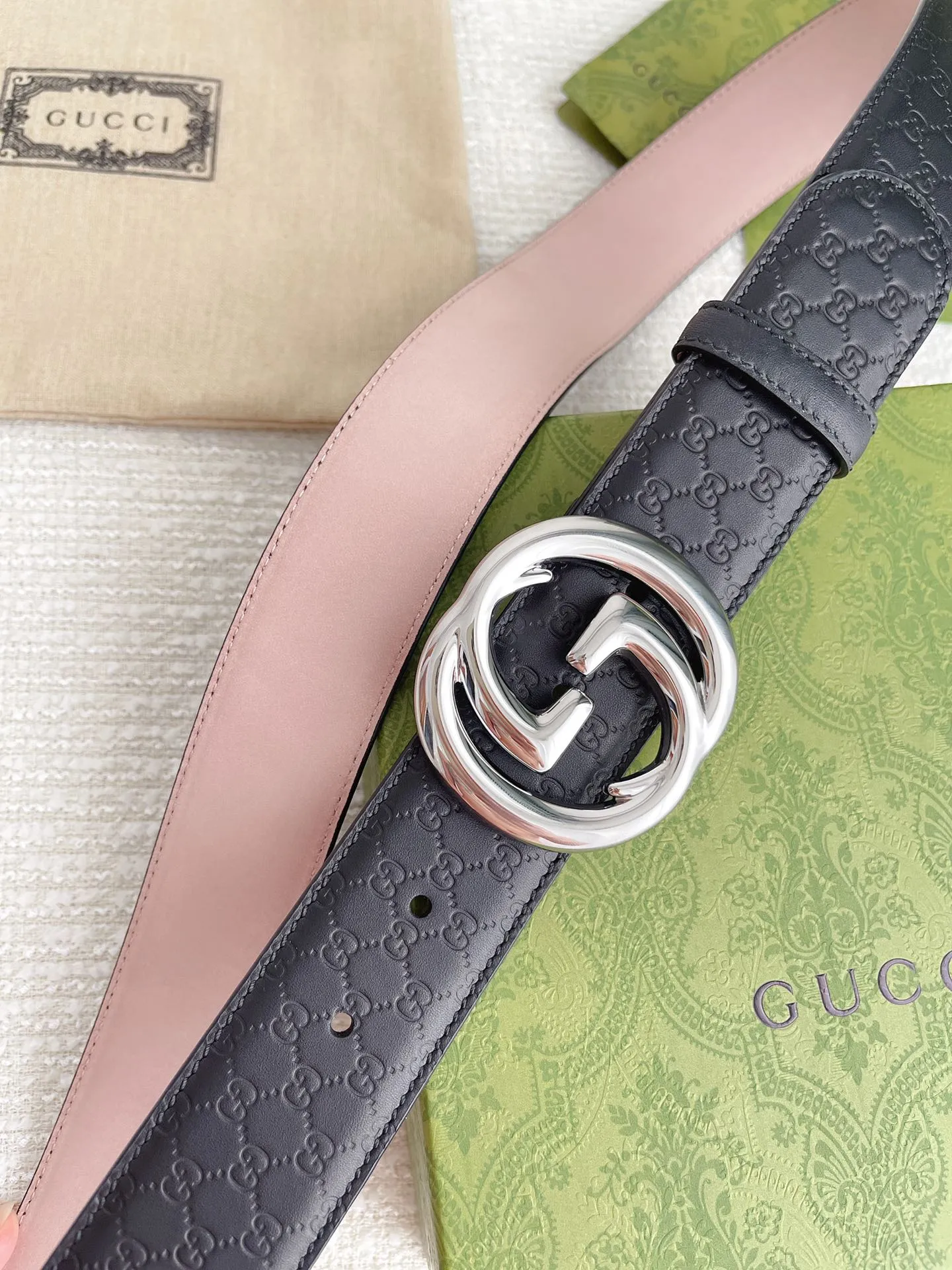 Gucci 新作ブラックベルト シルバーバックル - 画像 (9)