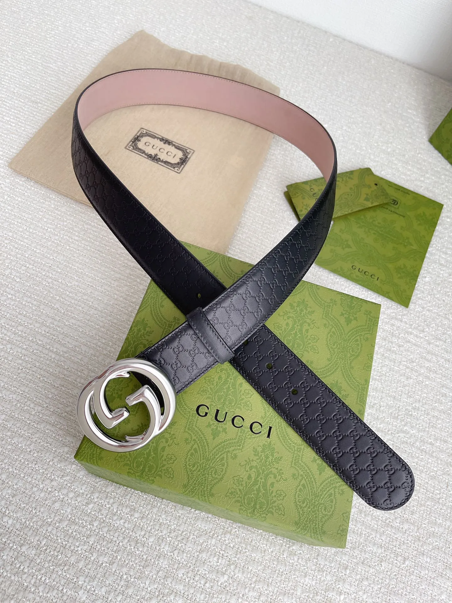 Gucci 新作ブラックベルト シルバーバックル - 画像 (10)