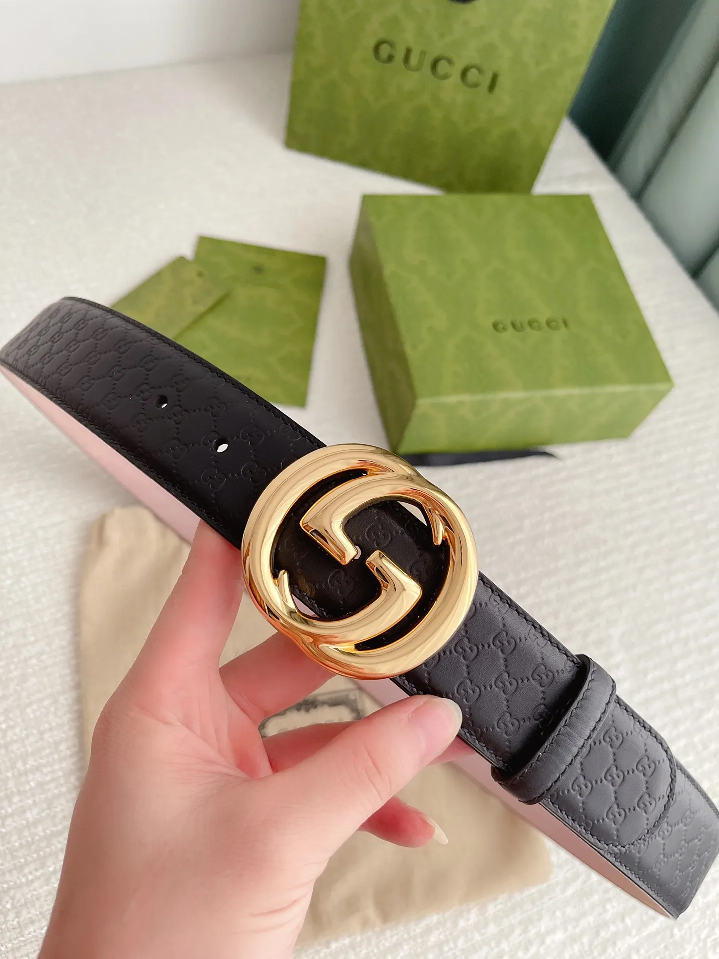 Gucci 新作ブラックベルトゴールドバックル - 画像 (3)