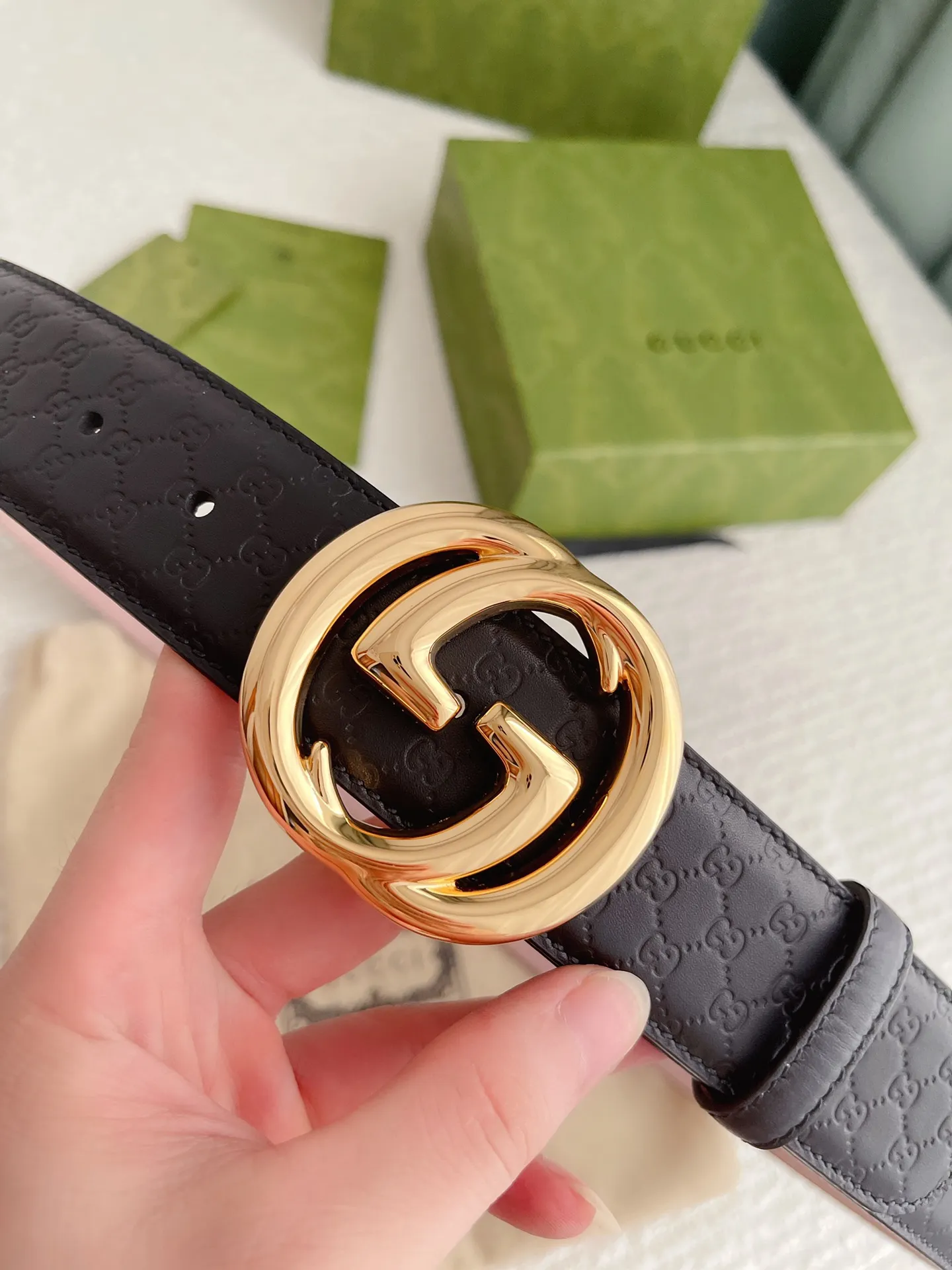 Gucci 新作ブラックベルトゴールドバックル - 画像 (4)