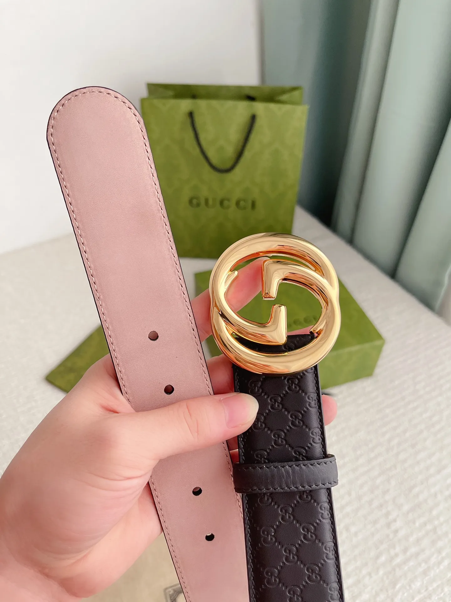 Gucci 新作ブラックベルトゴールドバックル - 画像 (6)