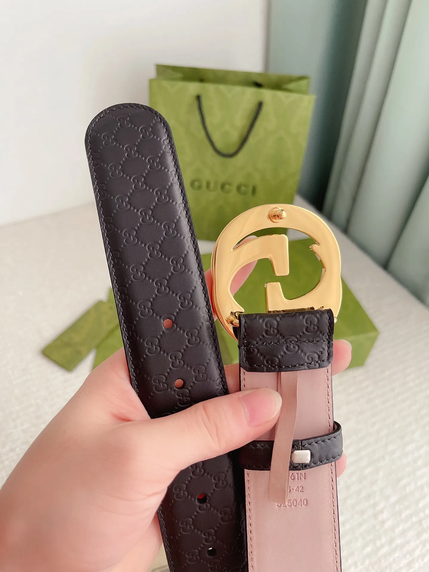 Gucci 新作ブラックベルトゴールドバックル - 画像 (7)