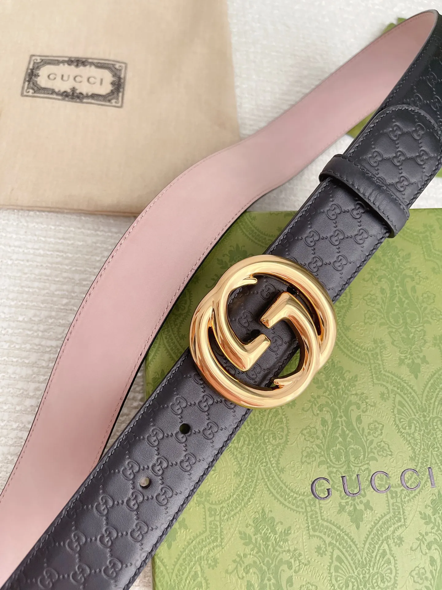 Gucci 新作ブラックベルトゴールドバックル - 画像 (9)