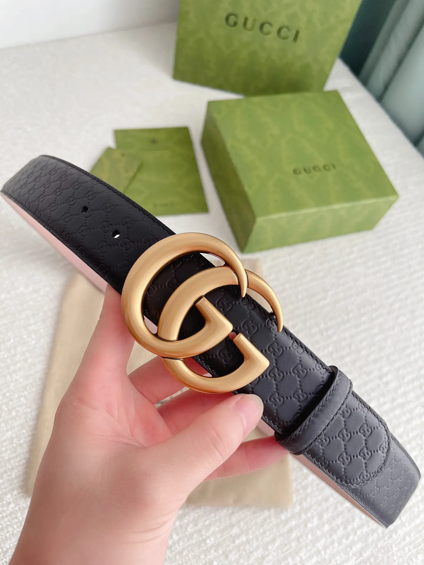 Gucci 新作ブラックベルトゴールドバックル - 画像 (3)