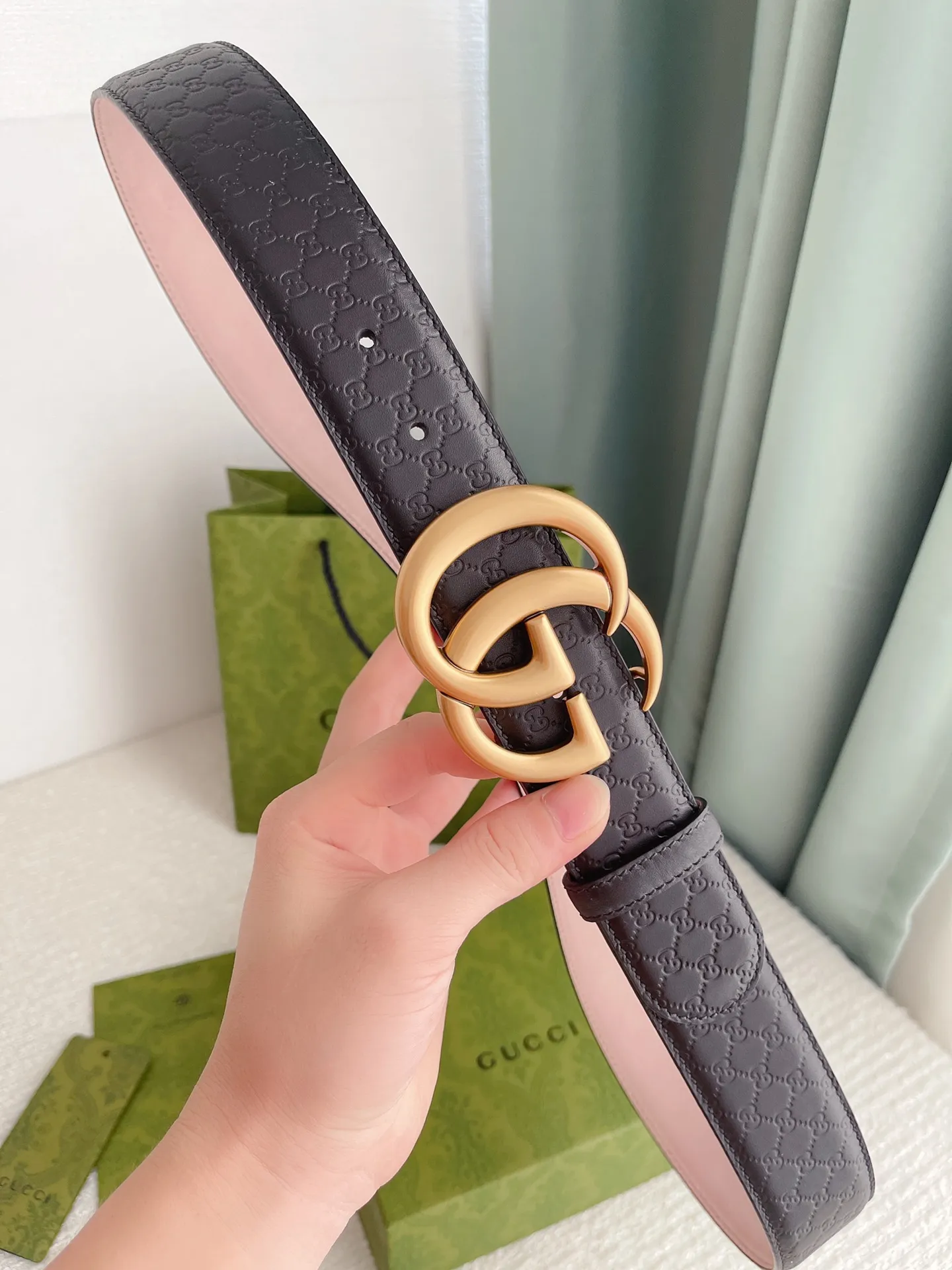 Gucci 新作ブラックベルトゴールドバックル - 画像 (5)