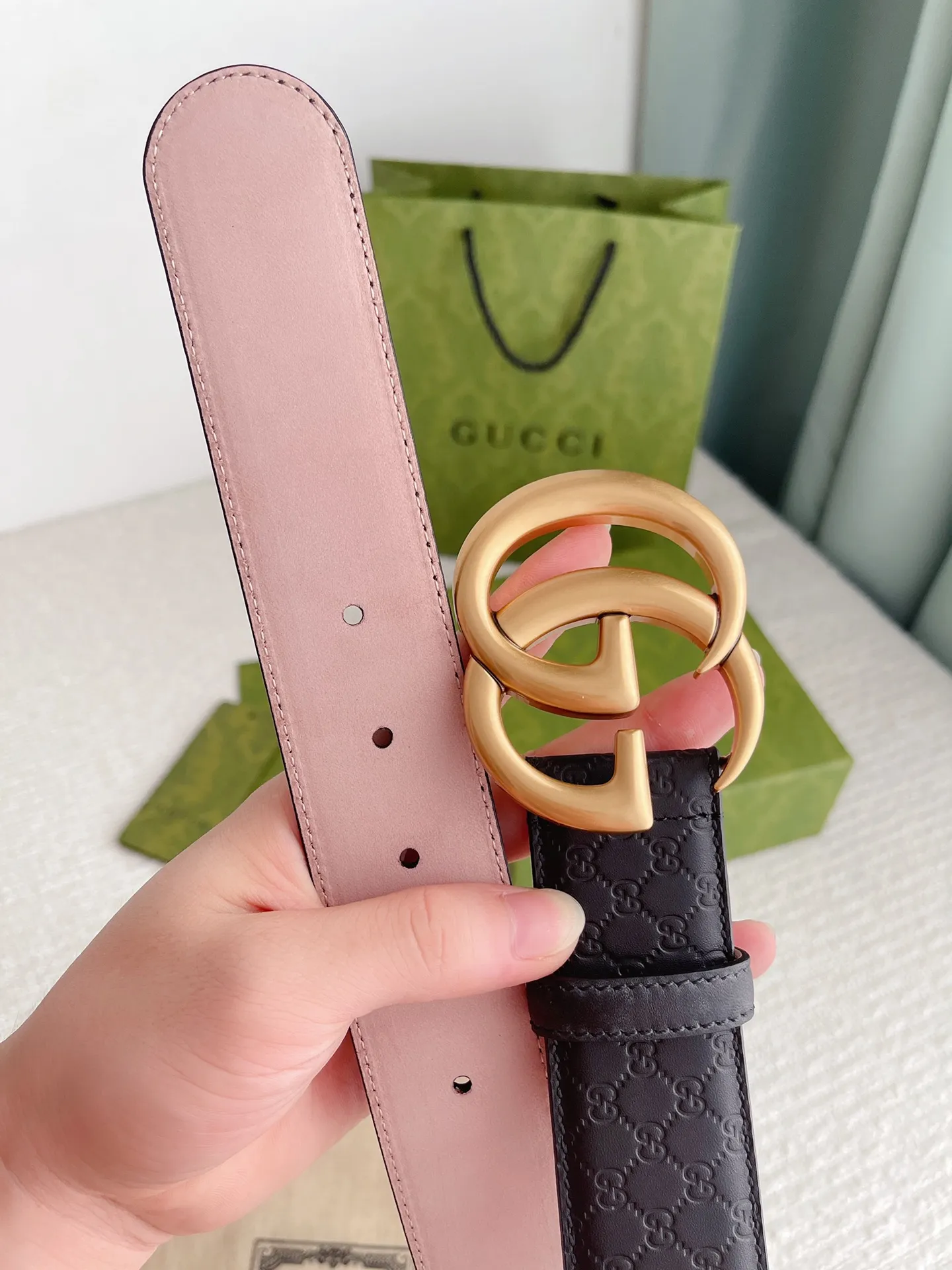 Gucci 新作ブラックベルトゴールドバックル - 画像 (6)