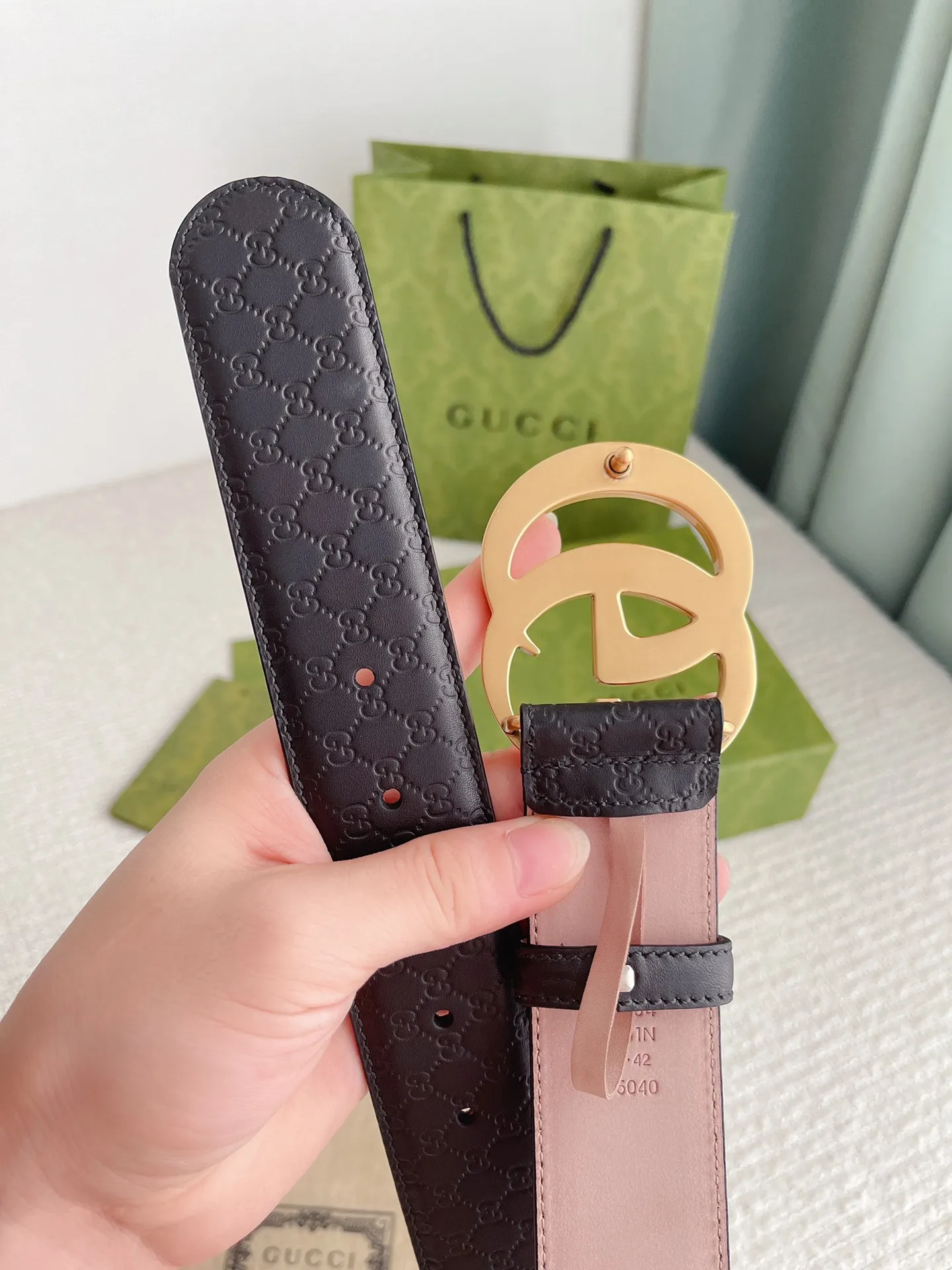 Gucci 新作ブラックベルトゴールドバックル - 画像 (7)