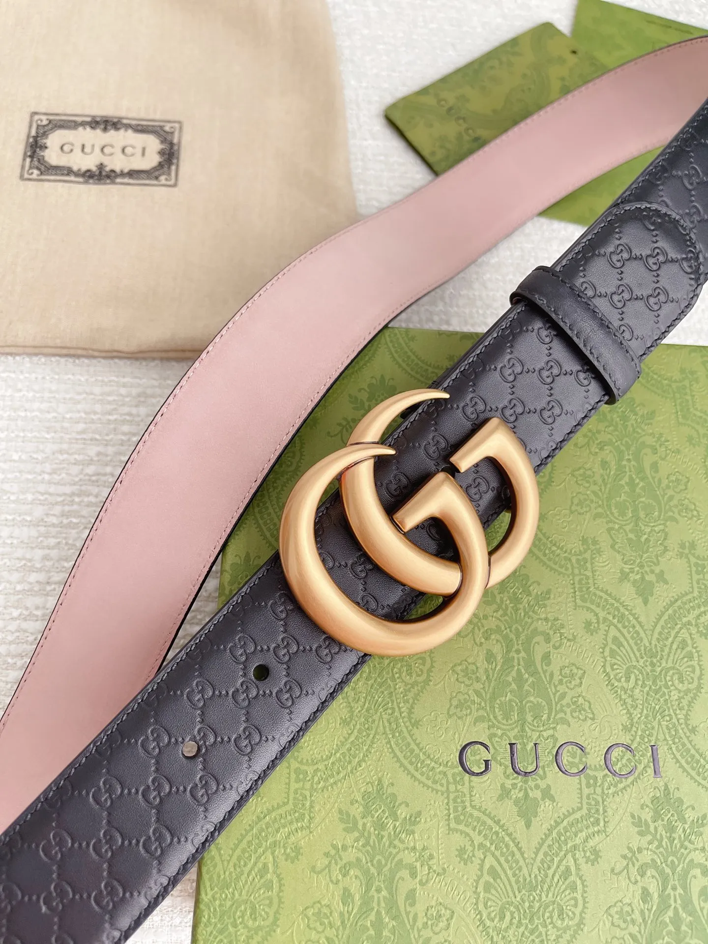 Gucci 新作ブラックベルトゴールドバックル - 画像 (9)