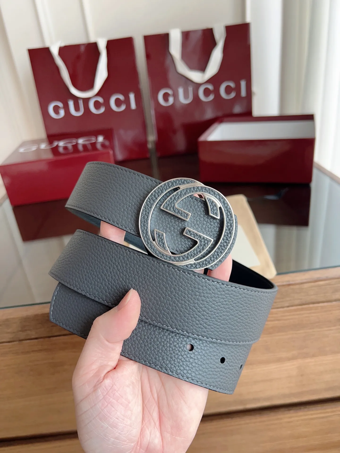 Gucci 新作グレーベルト ダブルGバックル - 画像 (4)