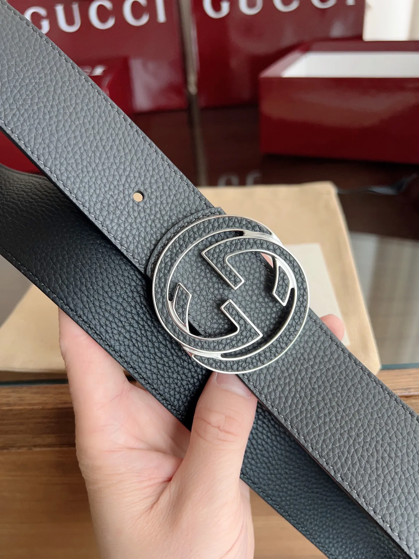 Gucci 新作グレーベルト ダブルGバックル - 画像 (7)