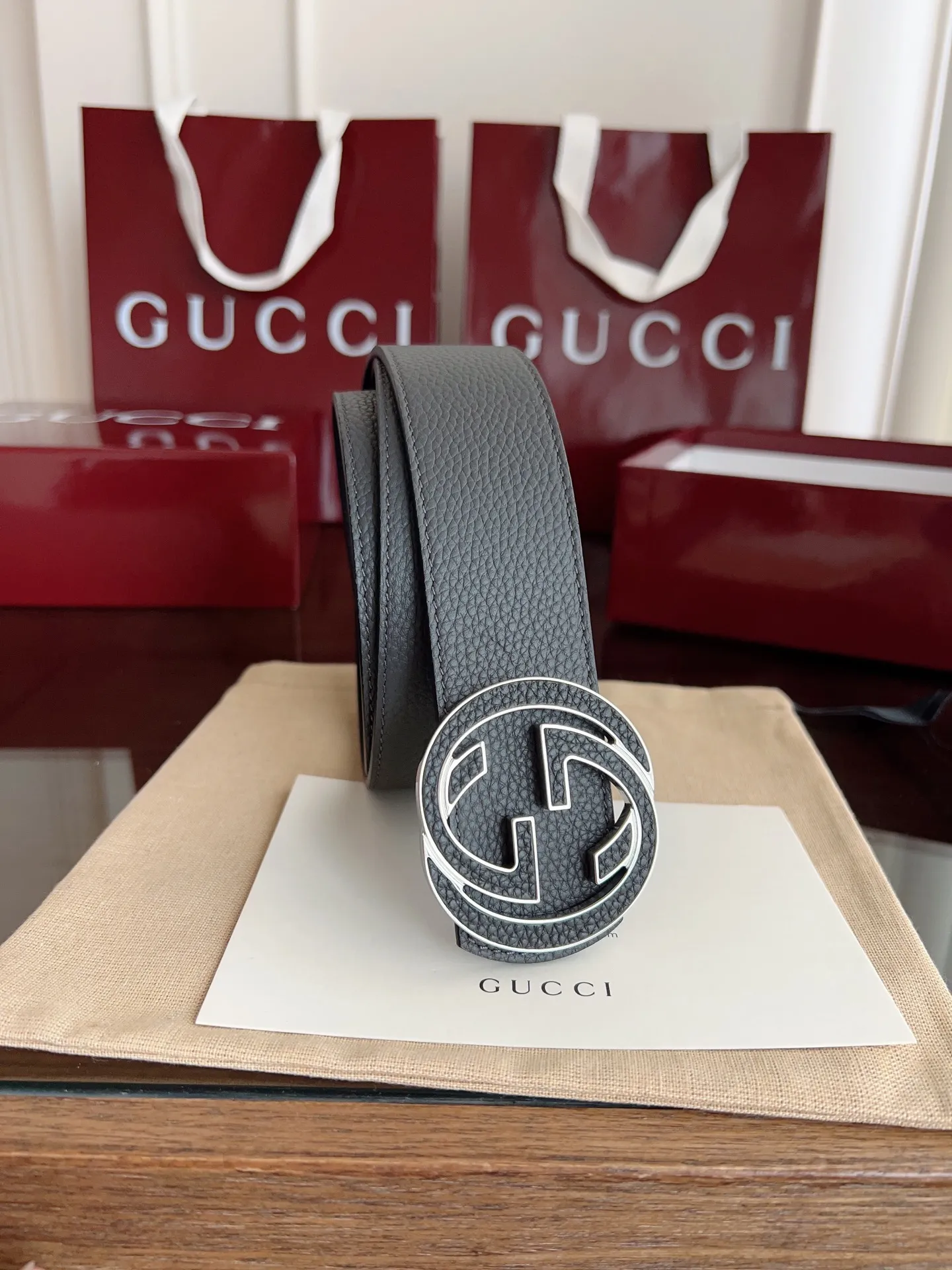 Gucci 新作グレーベルト ダブルGバックル - 画像 (9)
