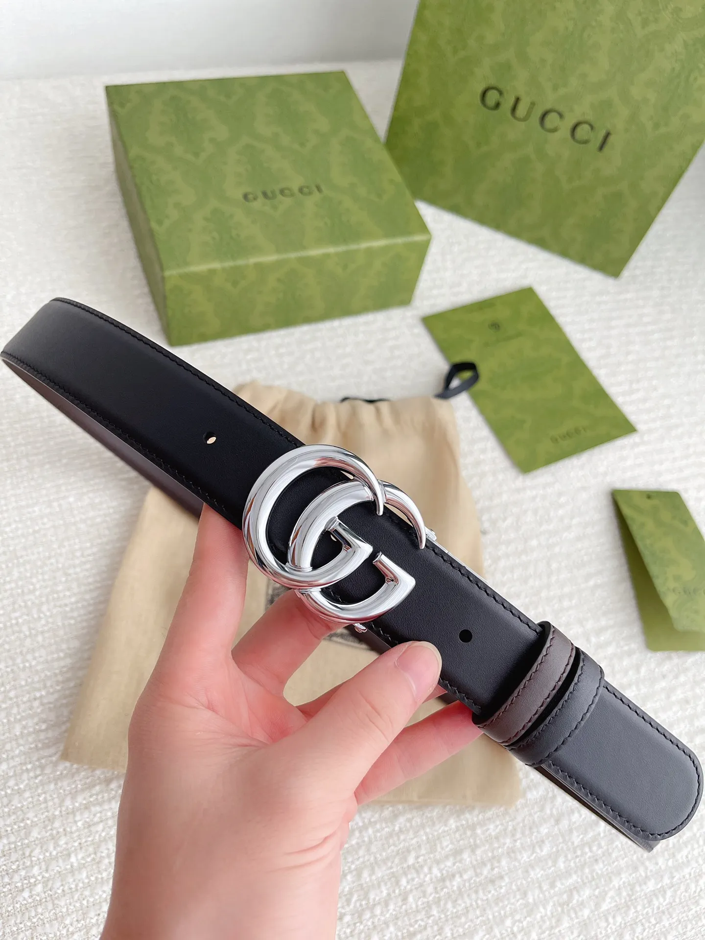 Gucci 新作3.5cm ベルト 黒コーヒー 二面使い - 画像 (3)