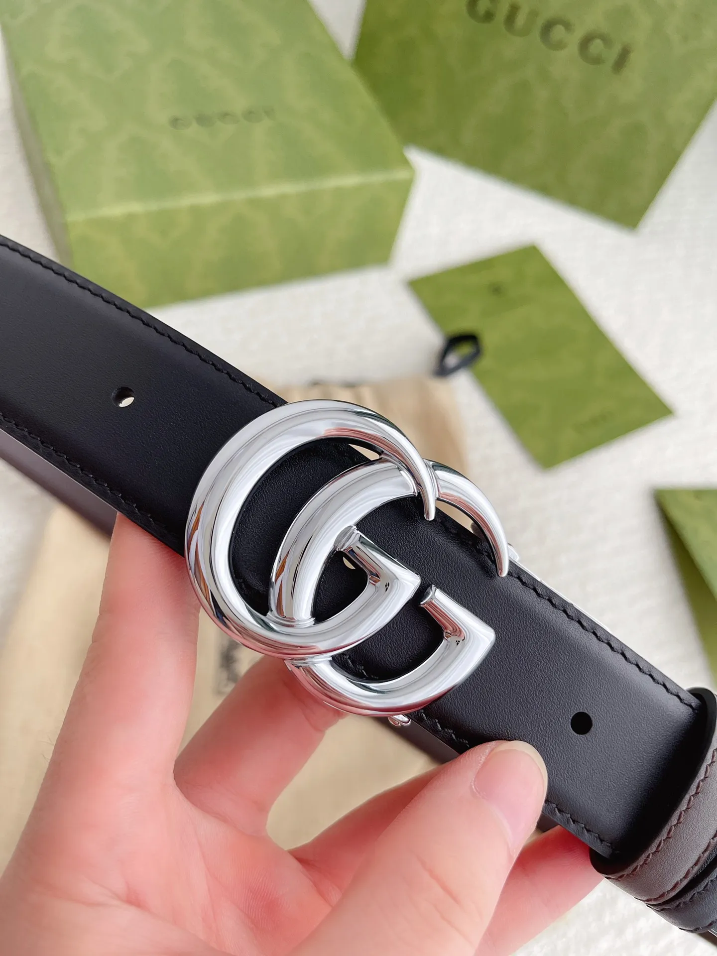 Gucci 新作3.5cm ベルト 黒コーヒー 二面使い - 画像 (4)