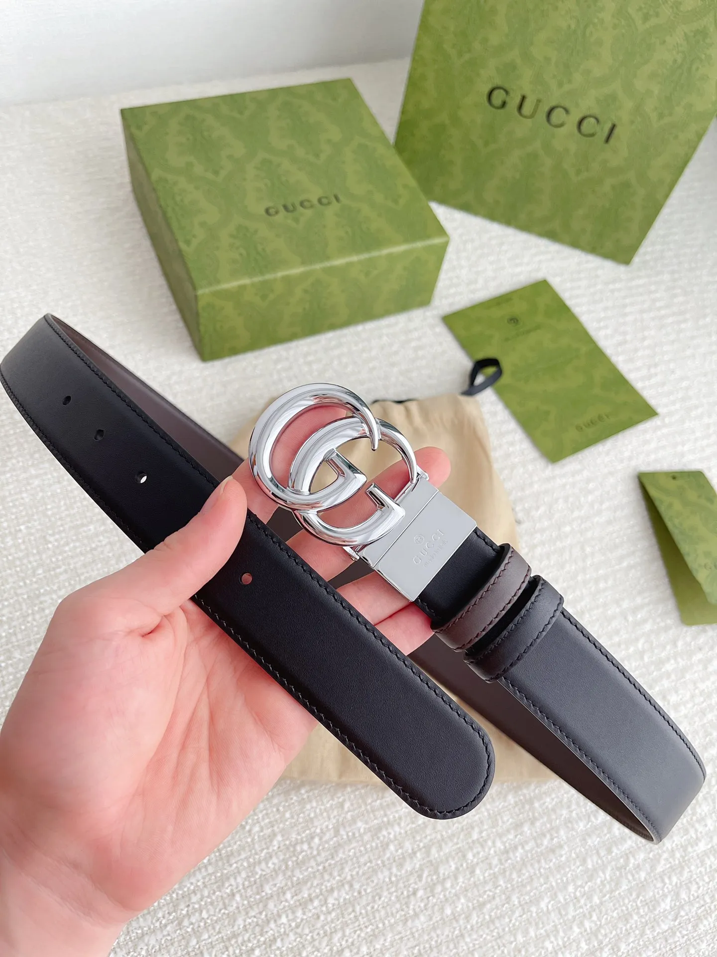 Gucci 新作3.5cm ベルト 黒コーヒー 二面使い - 画像 (5)