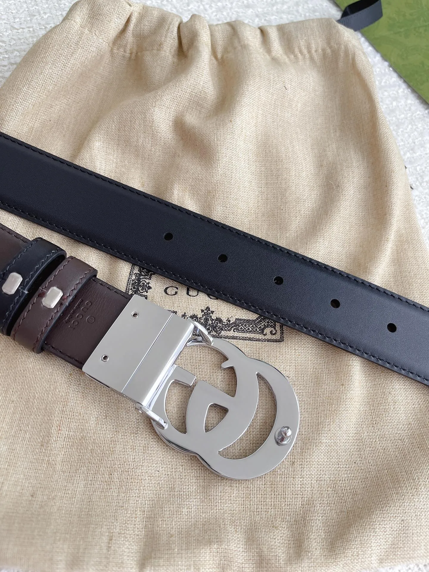 Gucci 新作3.5cm ベルト 黒コーヒー 二面使い - 画像 (7)