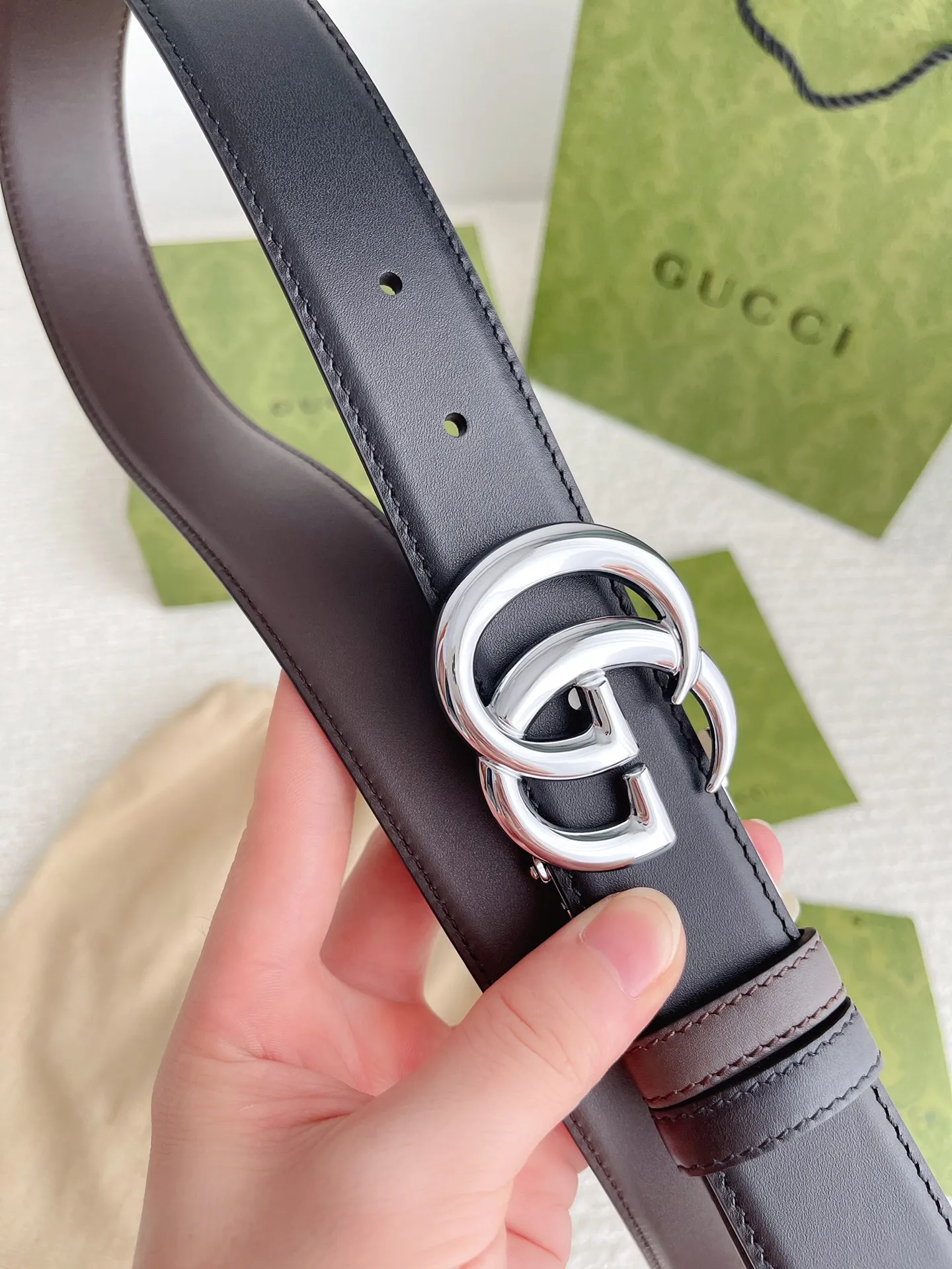 Gucci 新作3.5cm ベルト 黒コーヒー 二面使い - 画像 (10)